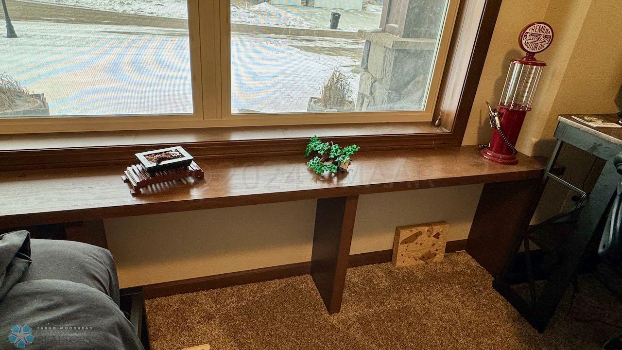 (57) Bedroom 3 Window Bench