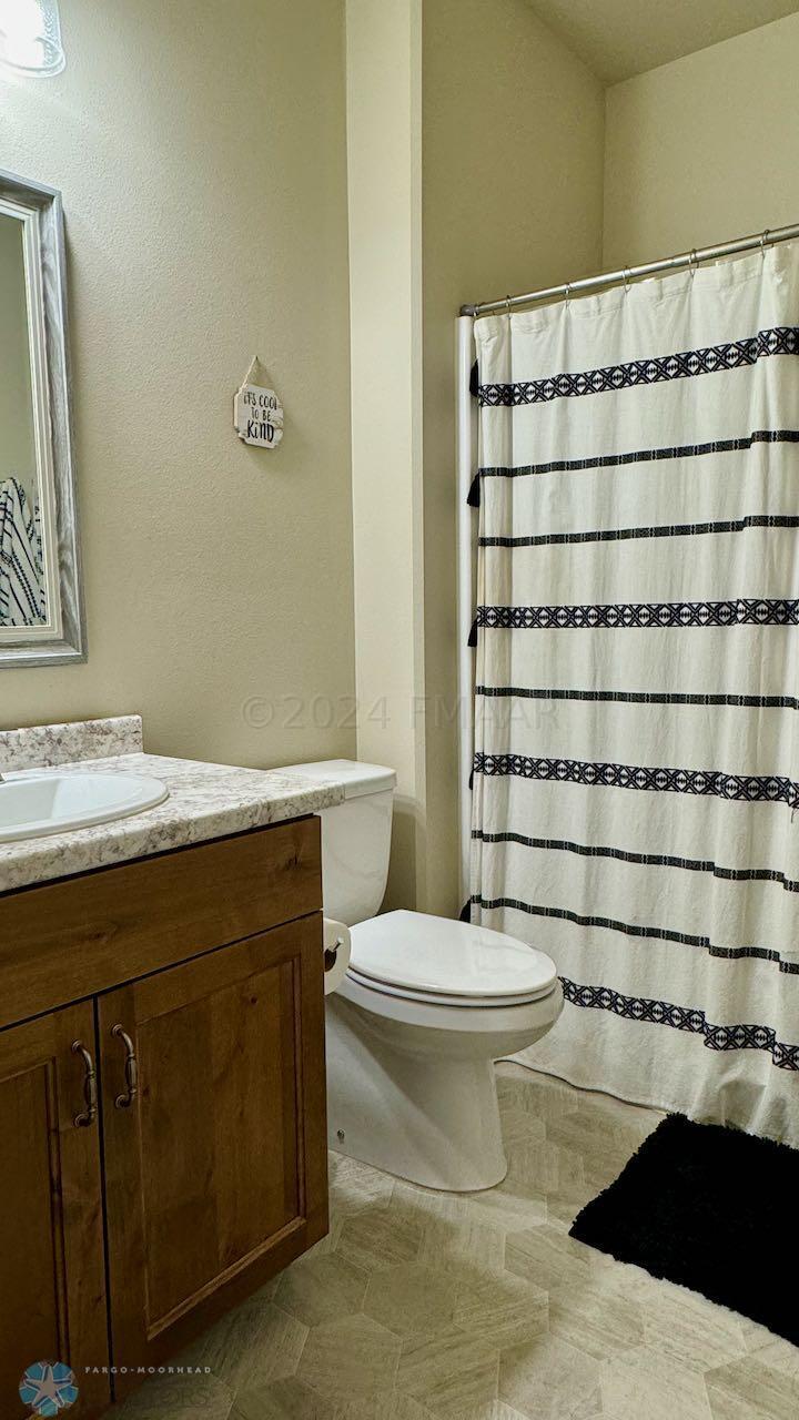 (58) Full Bath on Main