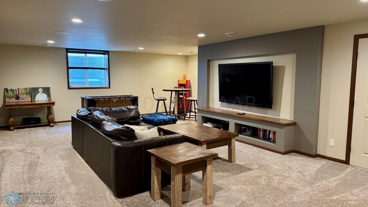 (61) Family Room