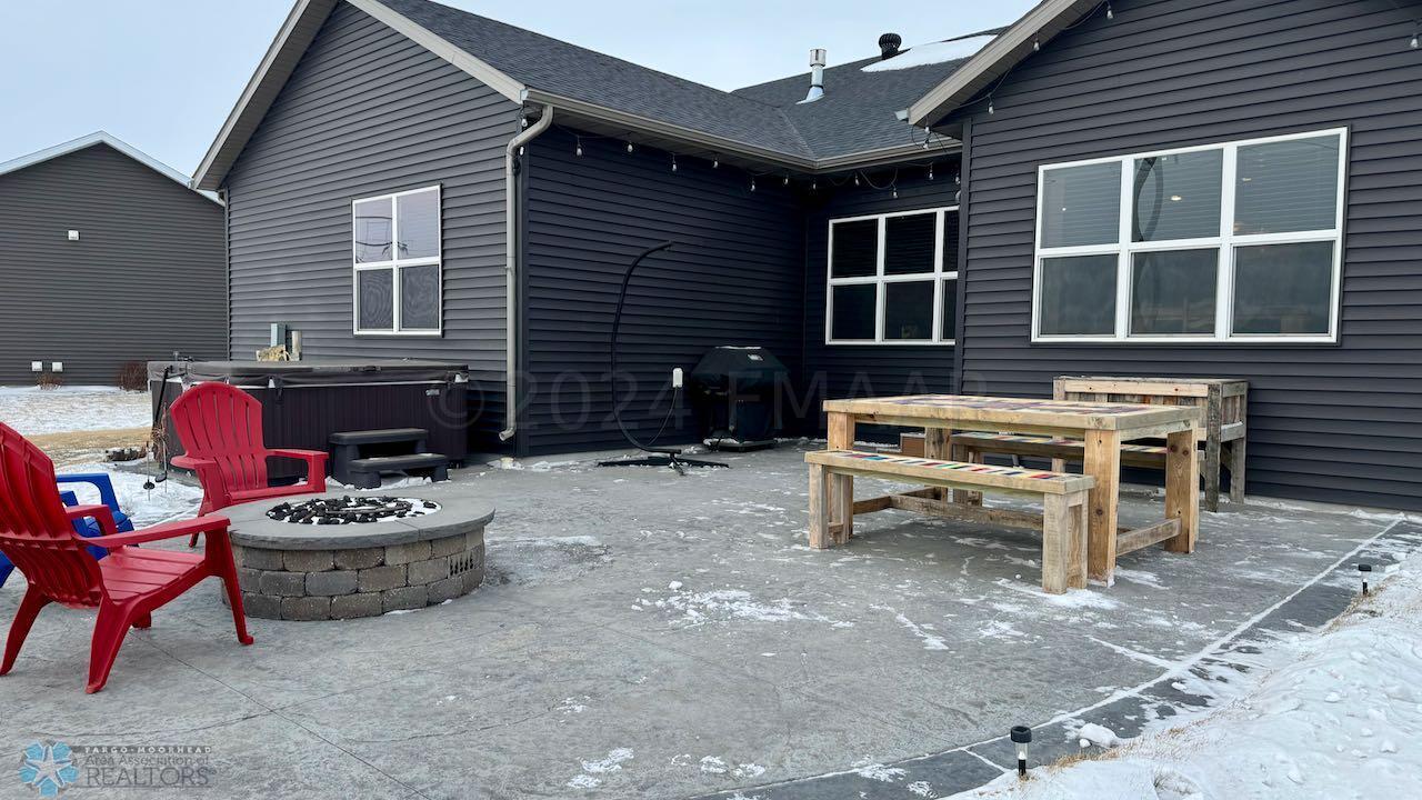 (85) Gas Fire Pit on Patio