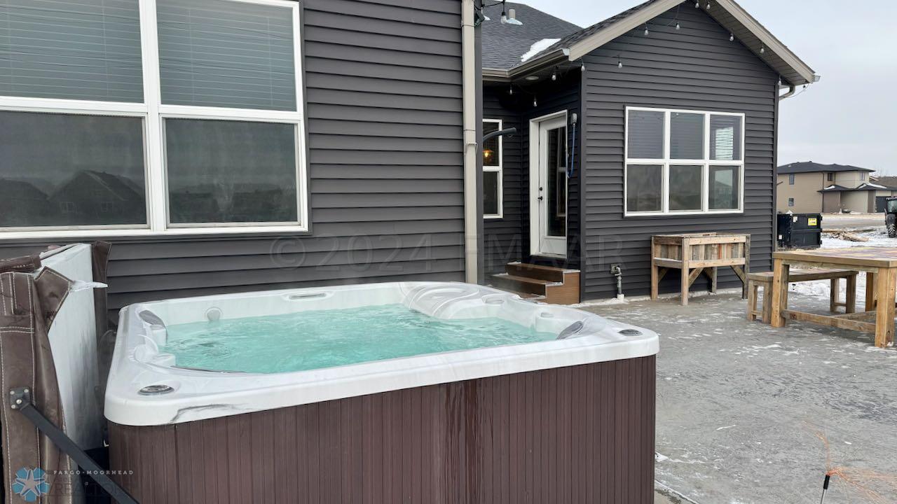 (87) Hot Tub Included