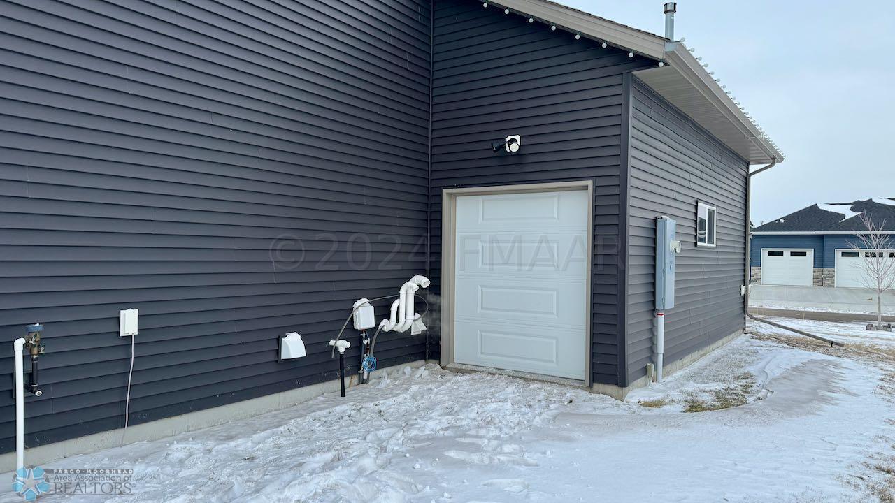 (90) Rear Garage Door to Backyard