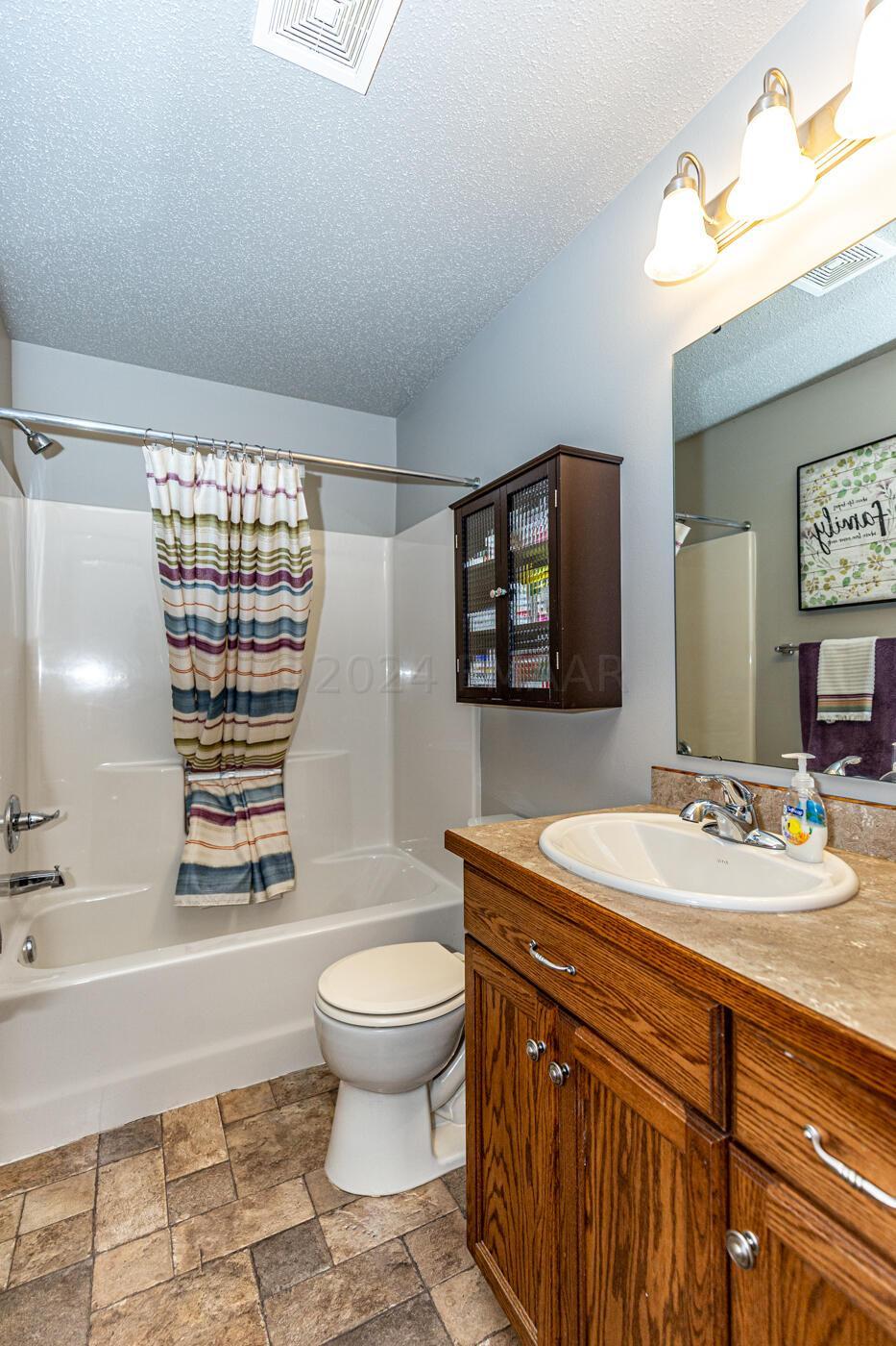 Full Bath (upstairs)