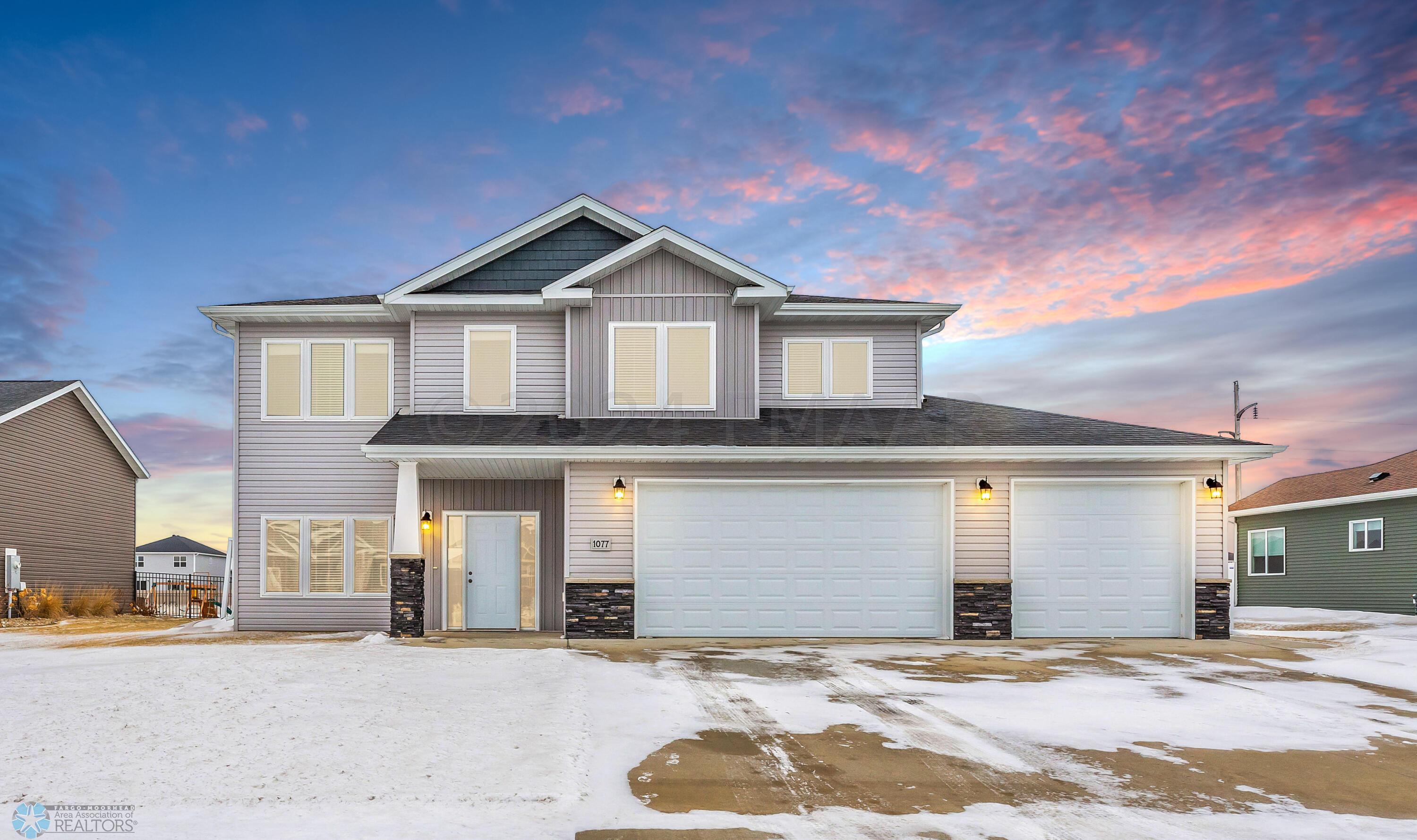 1077 Exterior