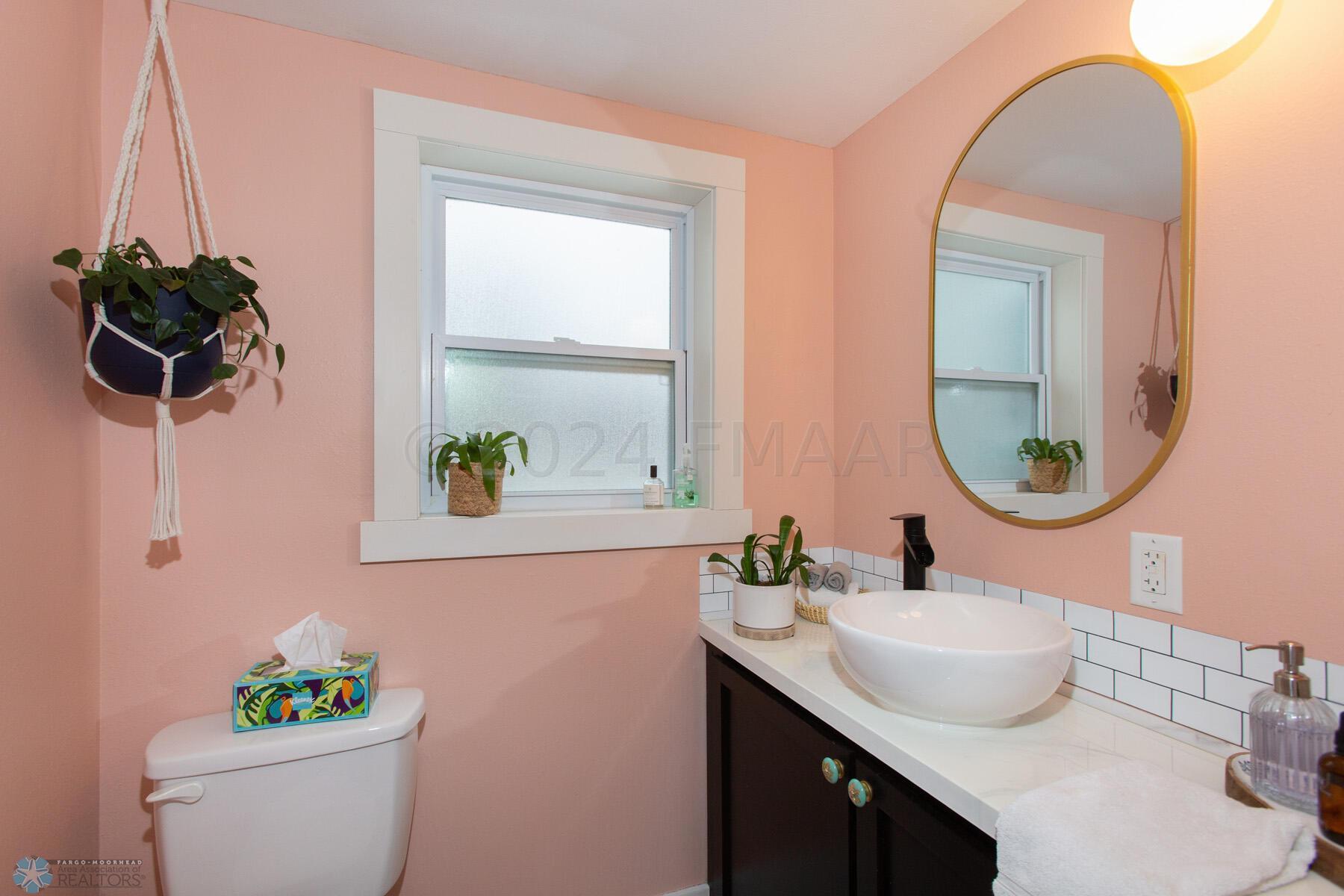 Main Floor 1/2 Bath