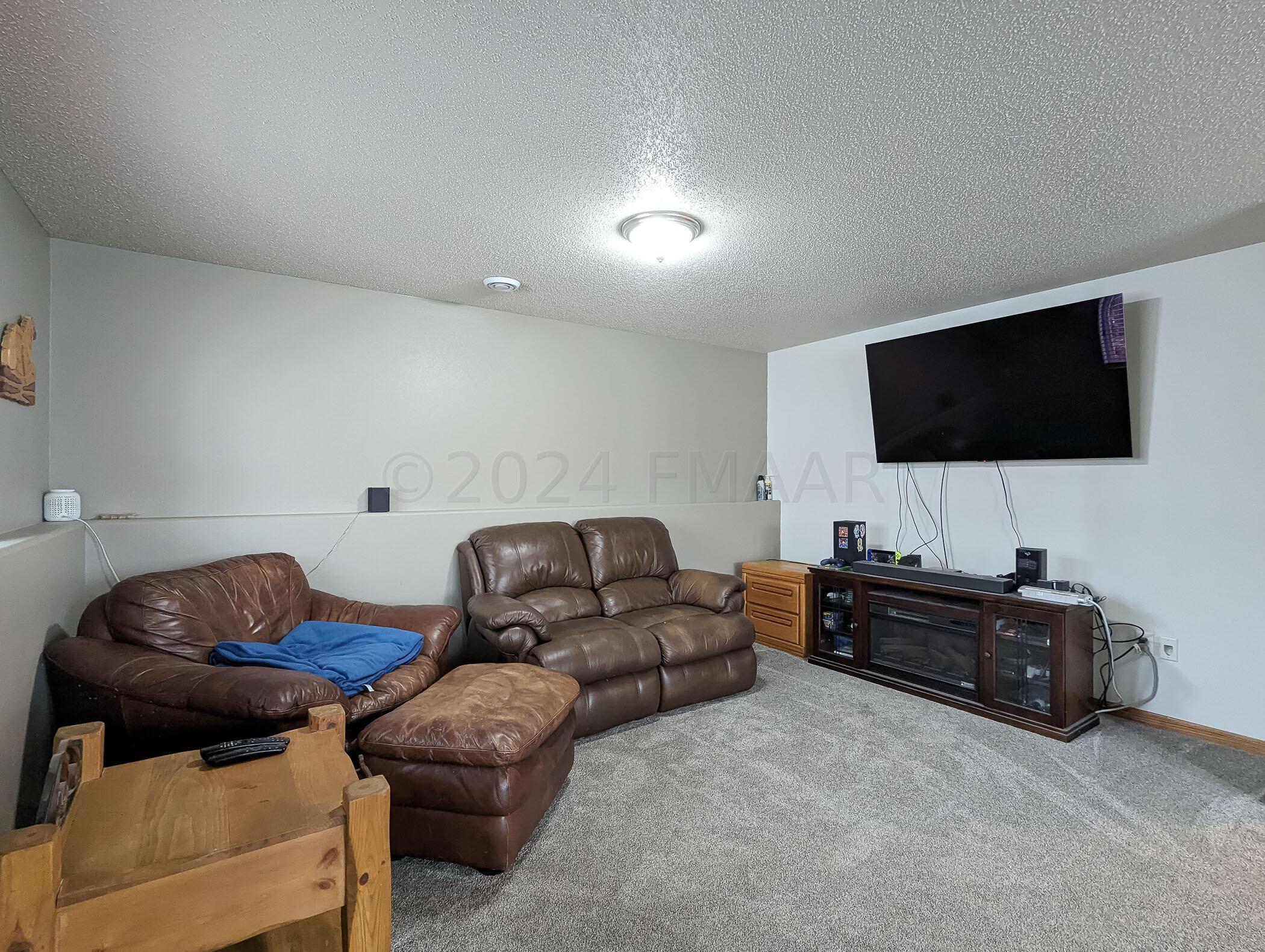 L2P071-184324007