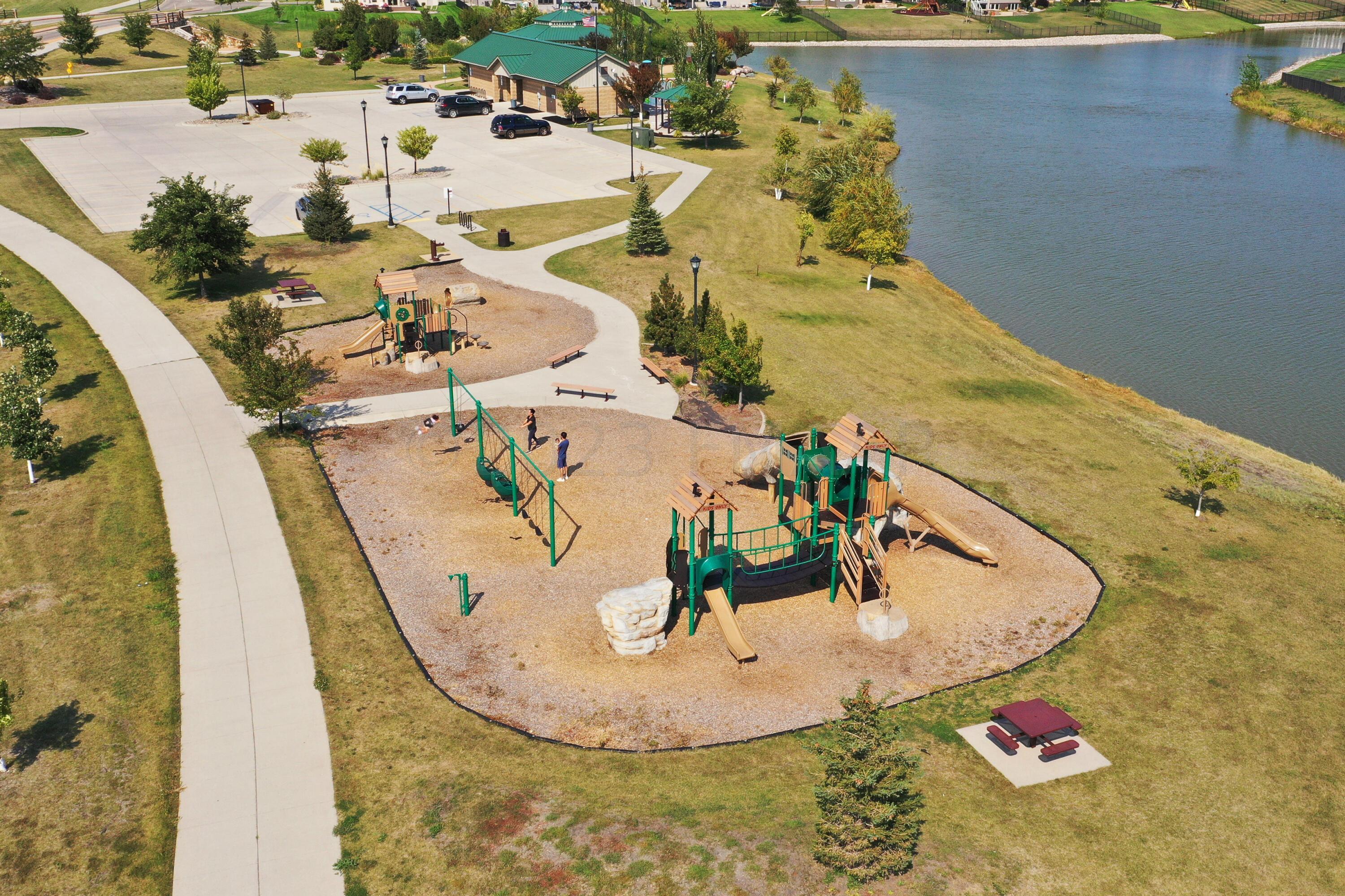 Nearby parks & paths