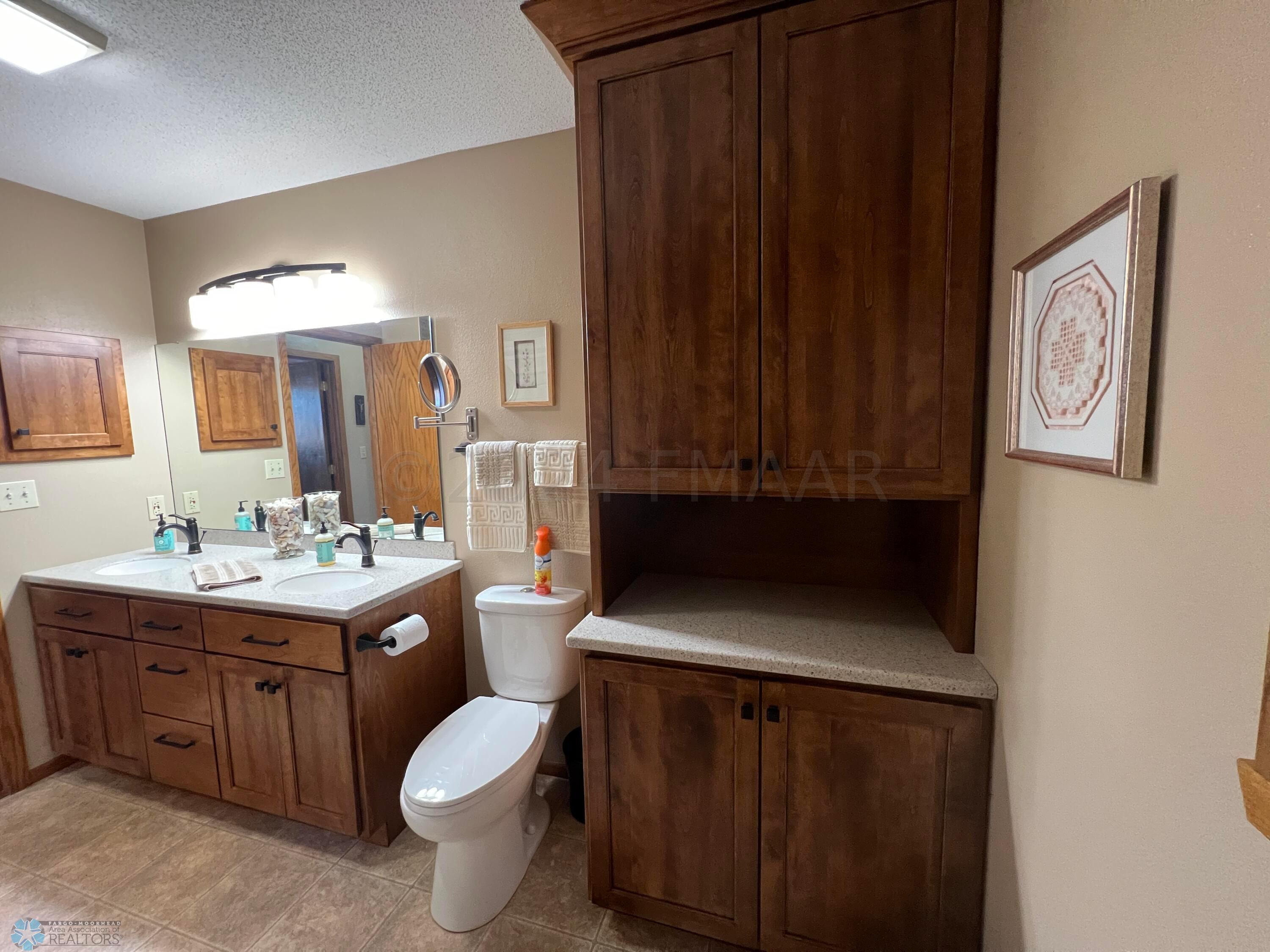Extra storage in bath