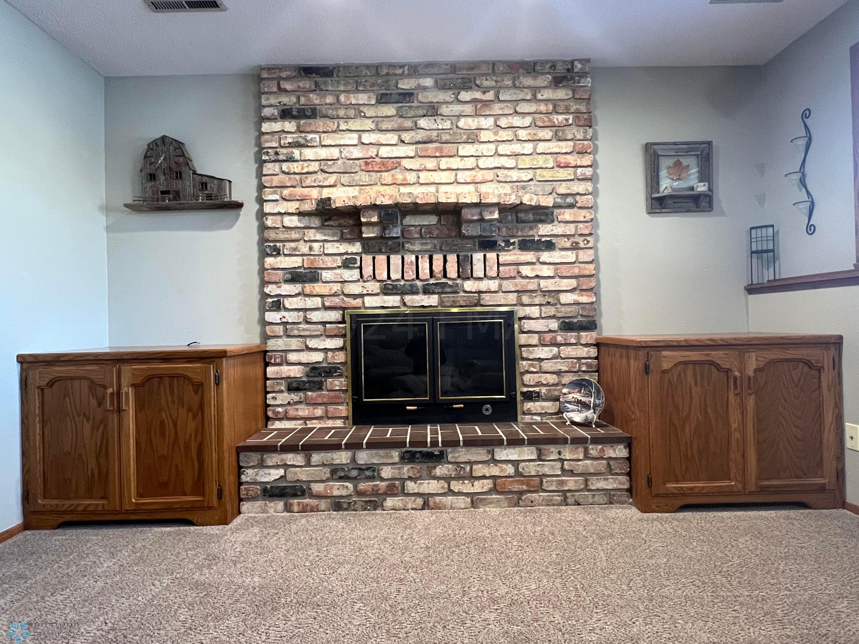 Gas fireplace