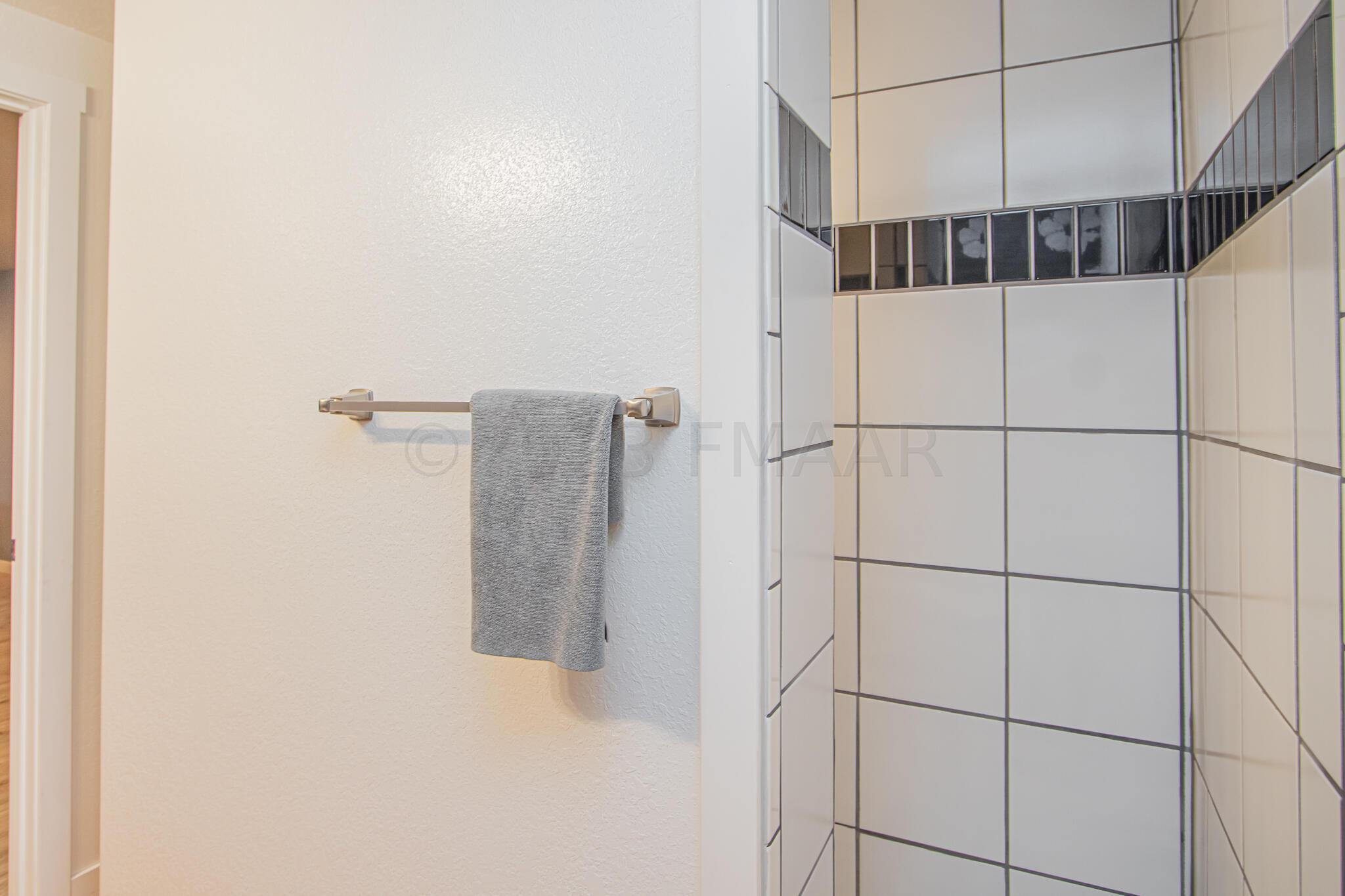 Lower_Bathroom_3