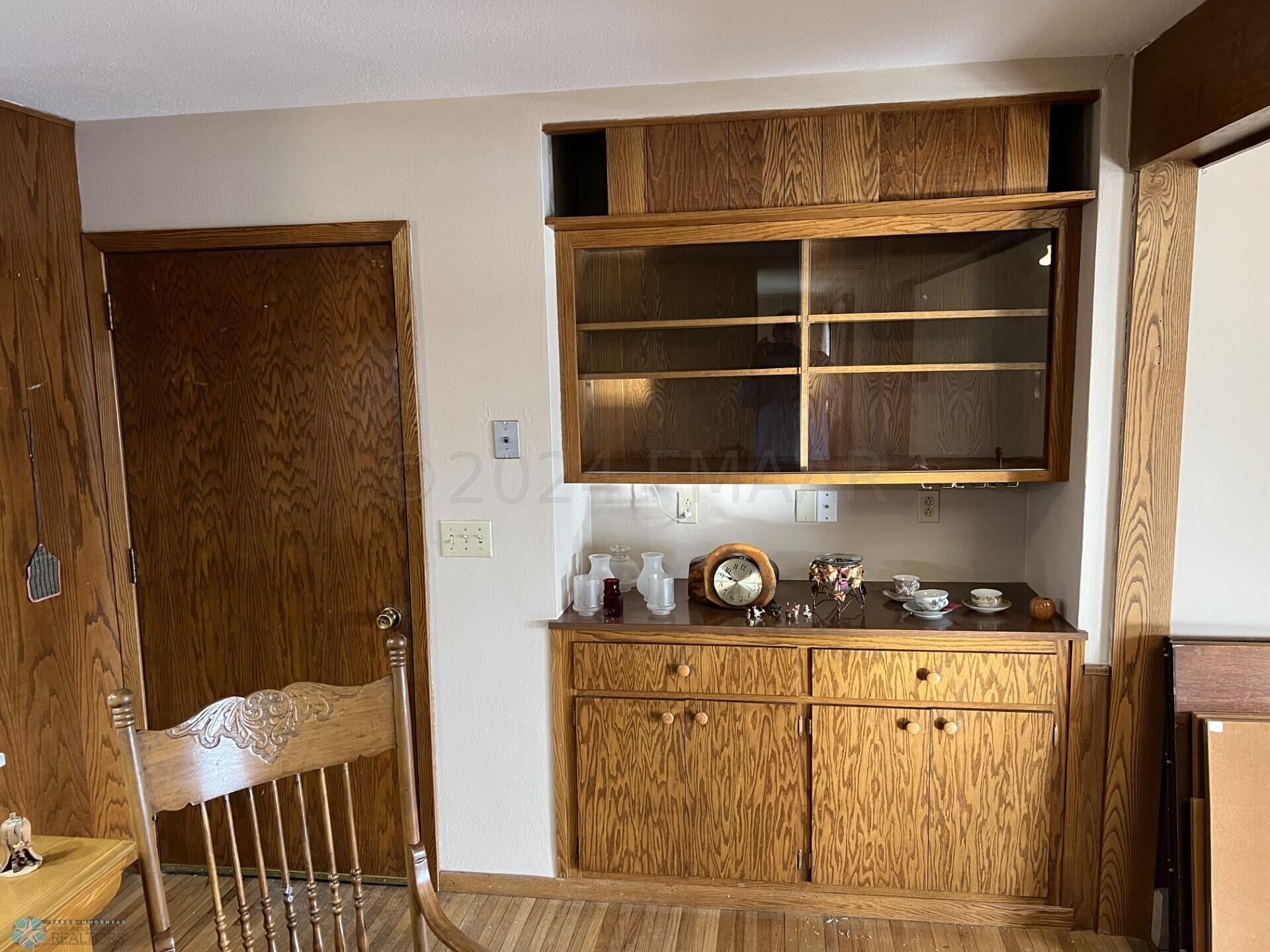 Built in Hutch