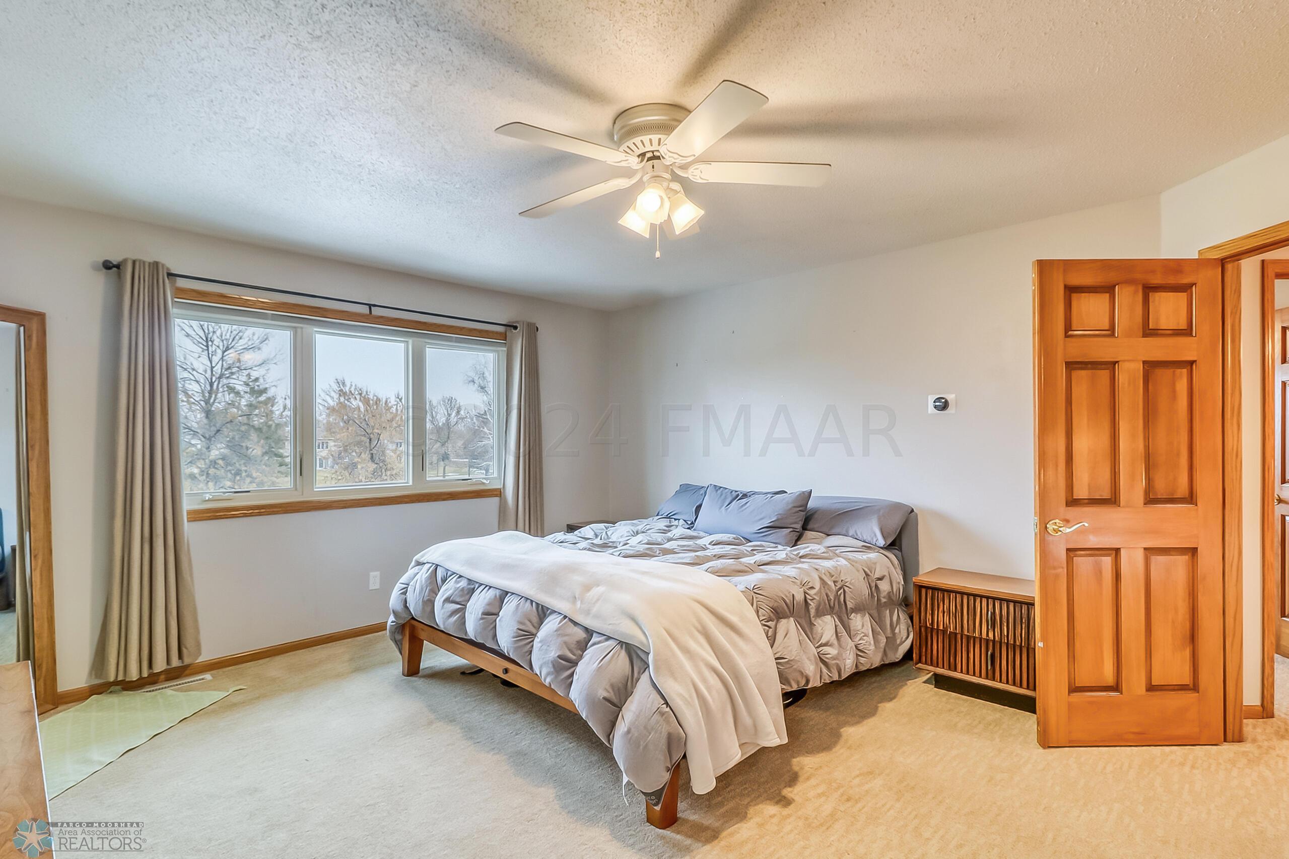Primary Bedroom1_2