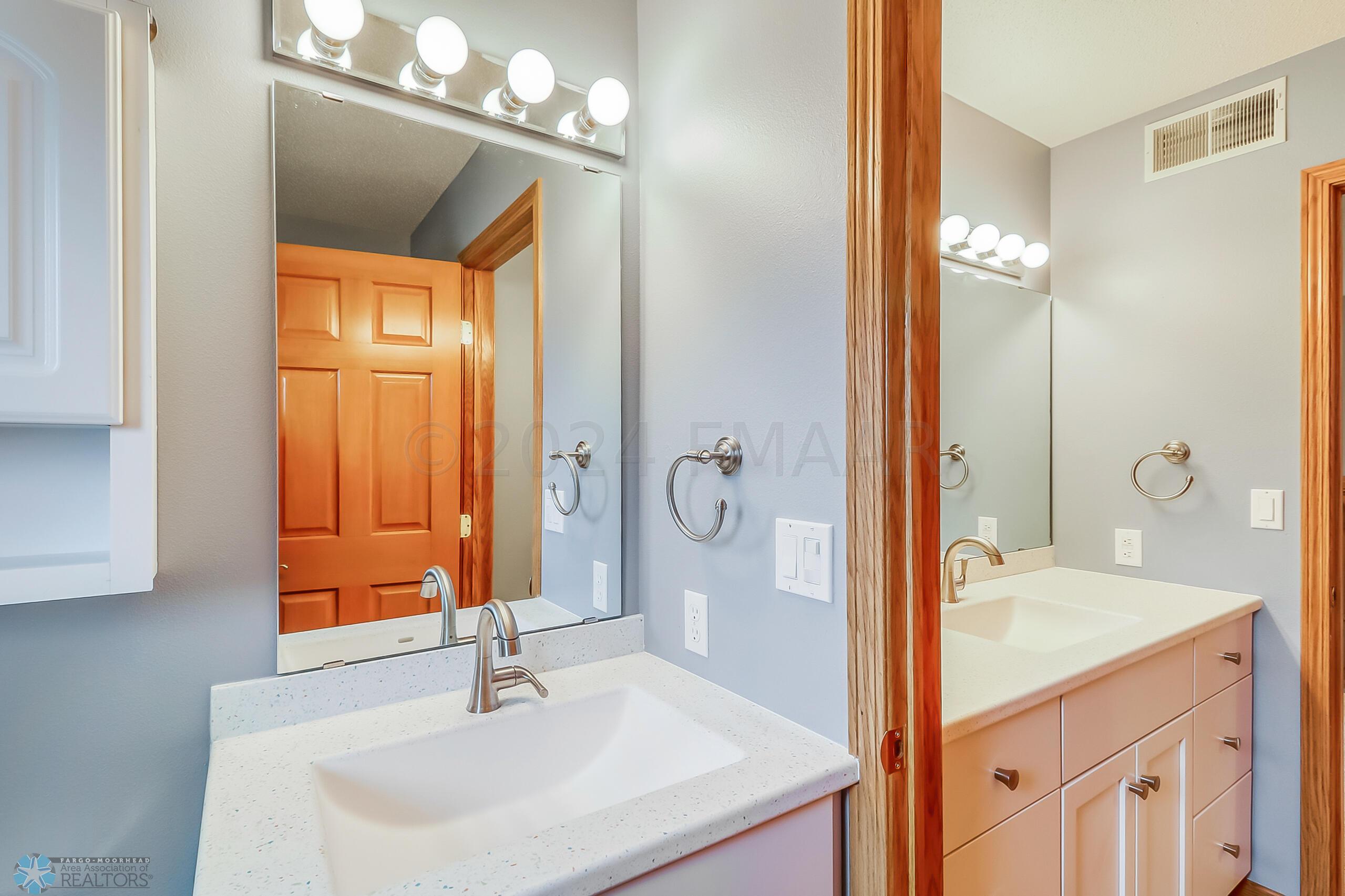 Upstairs Bathroom1_2