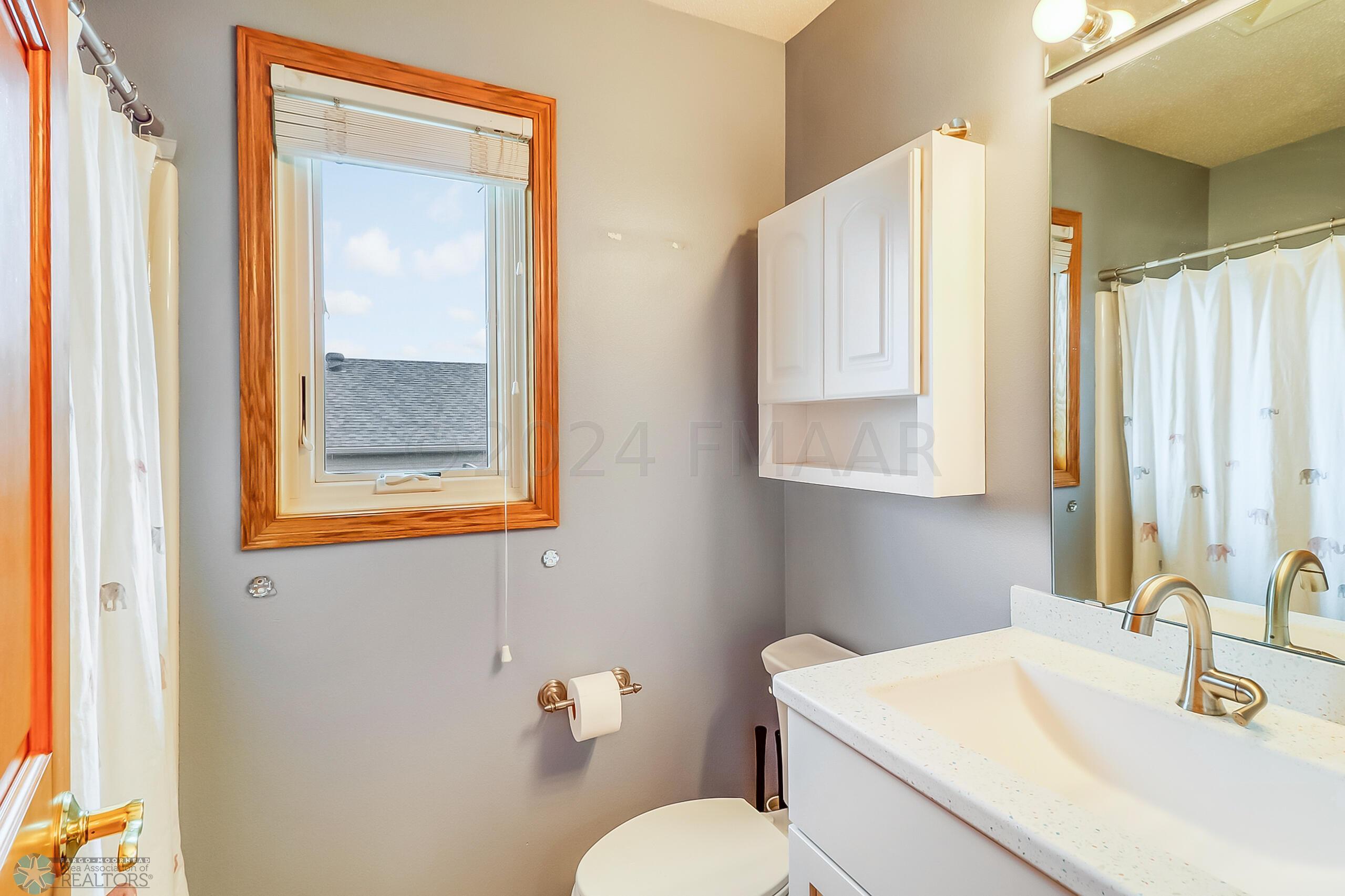 Upstairs Bathroom1_3
