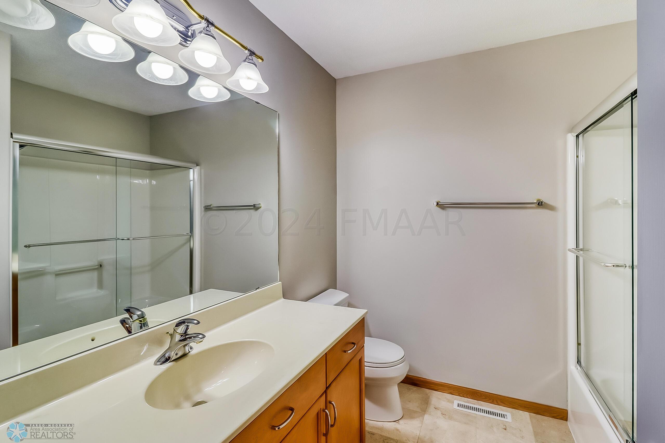 Upstairs_bathroom1_1