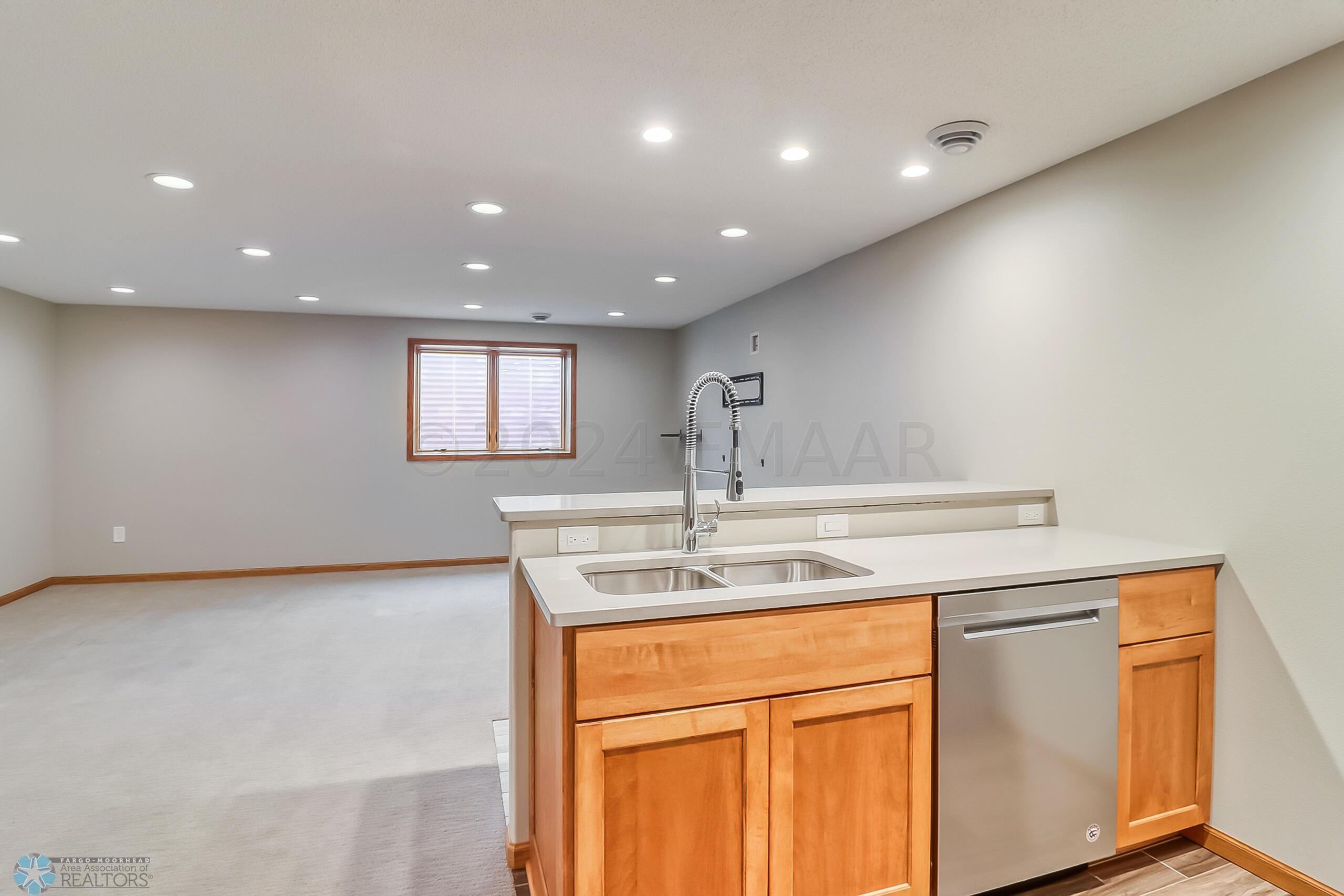 Basement_Bar1_6