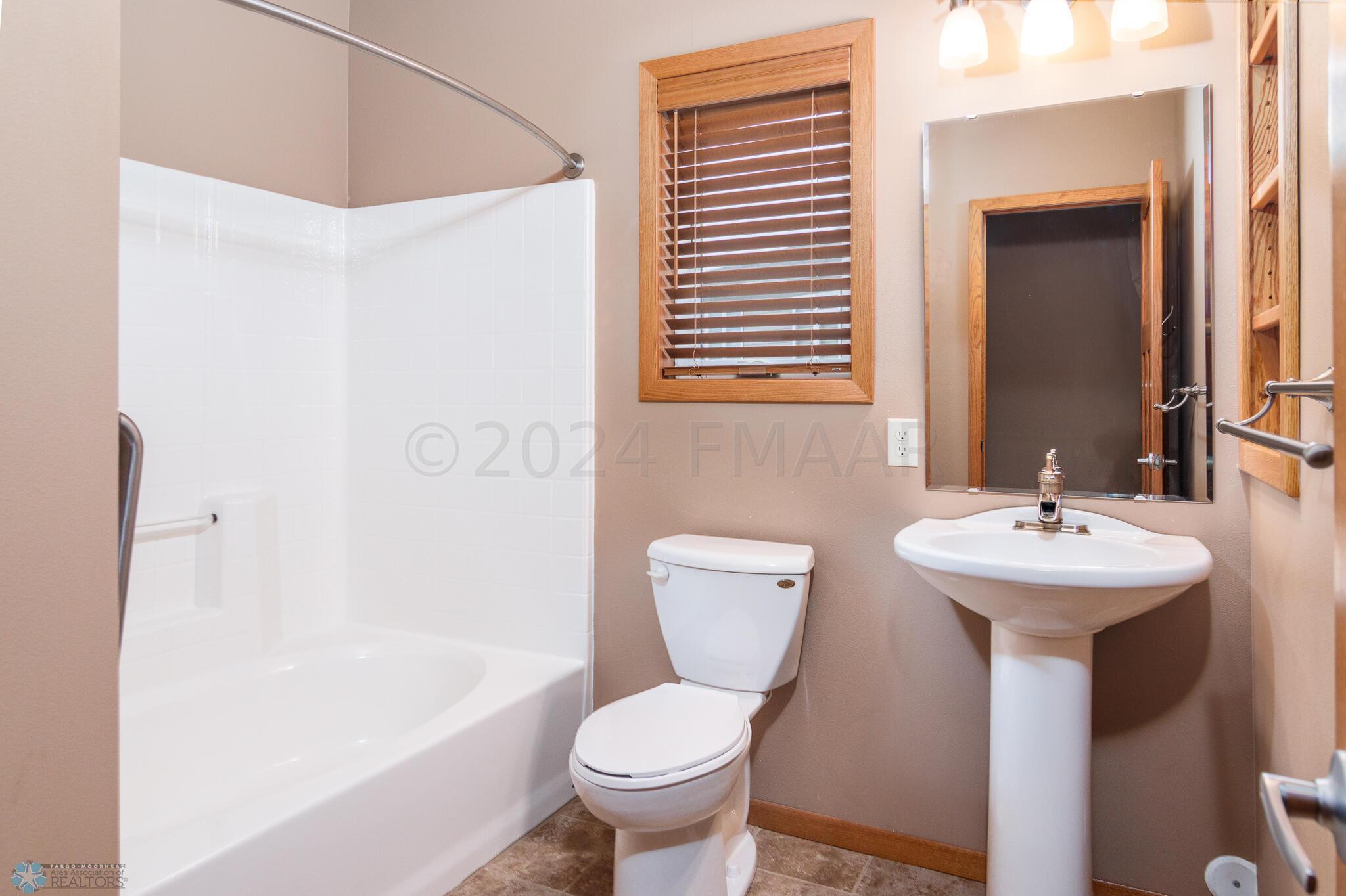 Hall full bathroom
