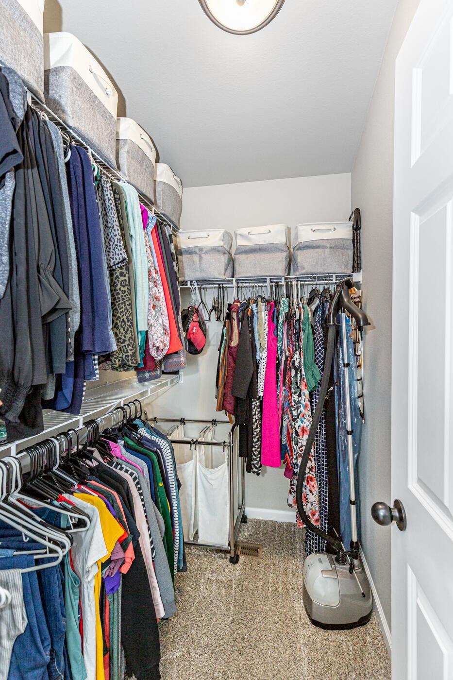 Walk-In-Closet