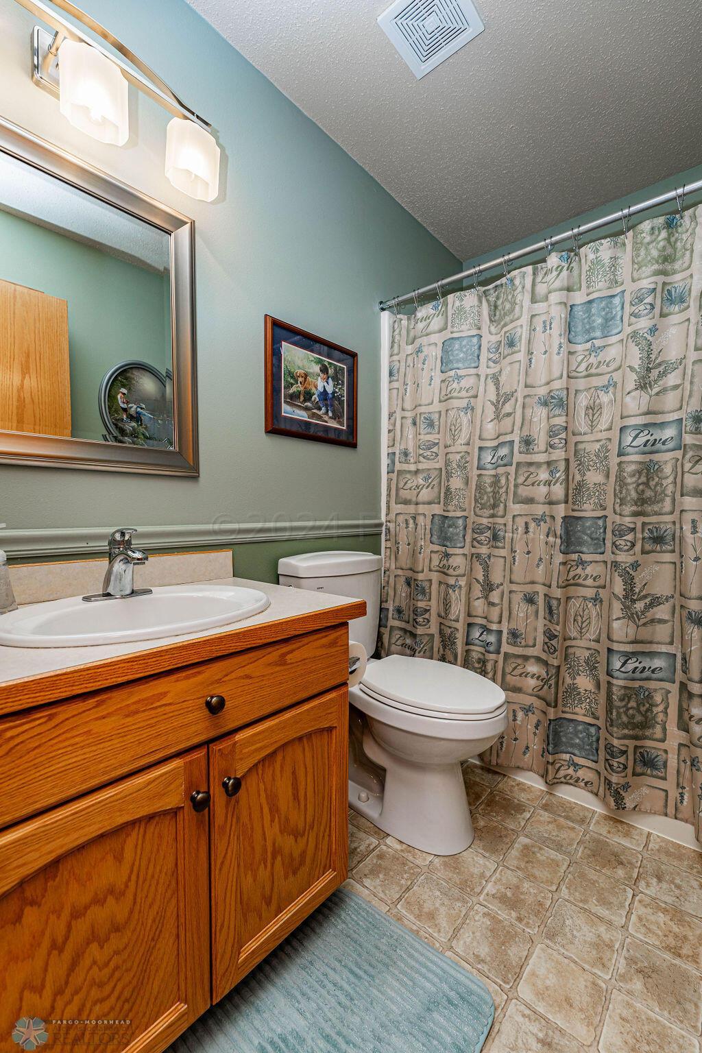Upper Full Bathroom