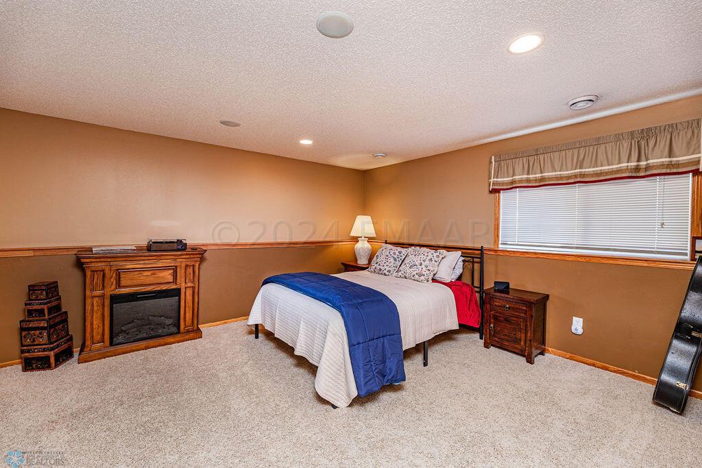 Lower Lvl Huge Bdrm