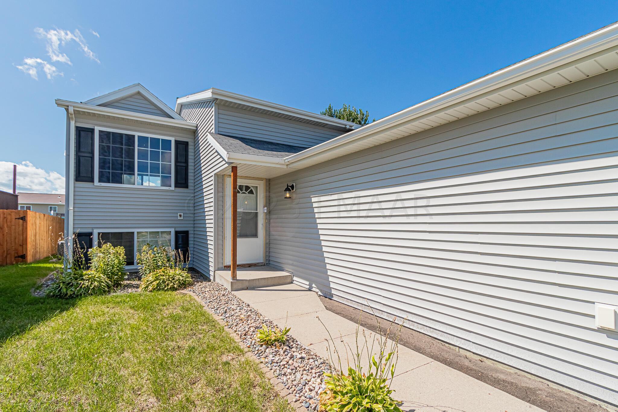 6151 23rd St S, Fargo, ND 58104-04