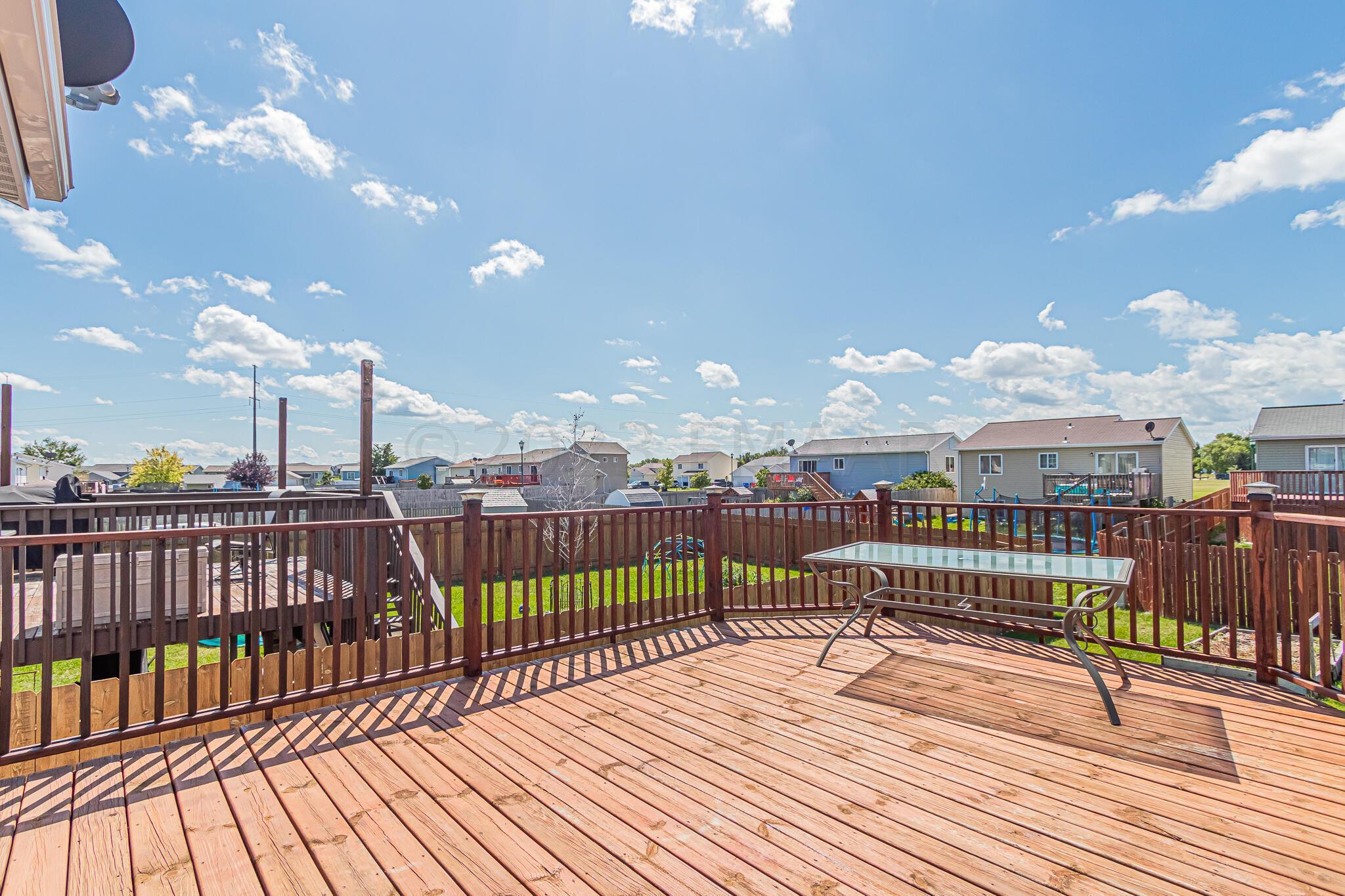 6151 23rd St S, Fargo, ND 58104-08