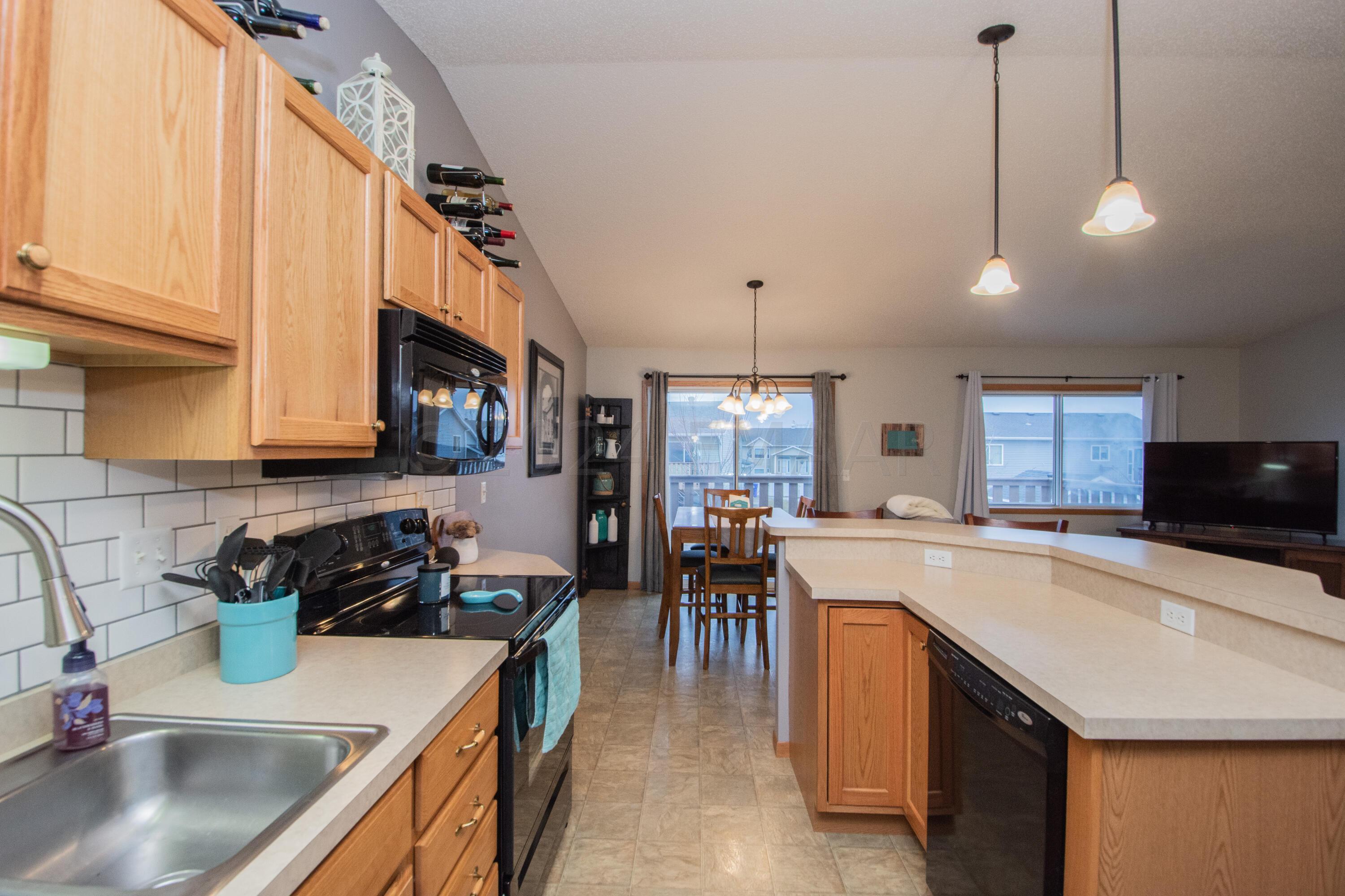 Kitchen & Island