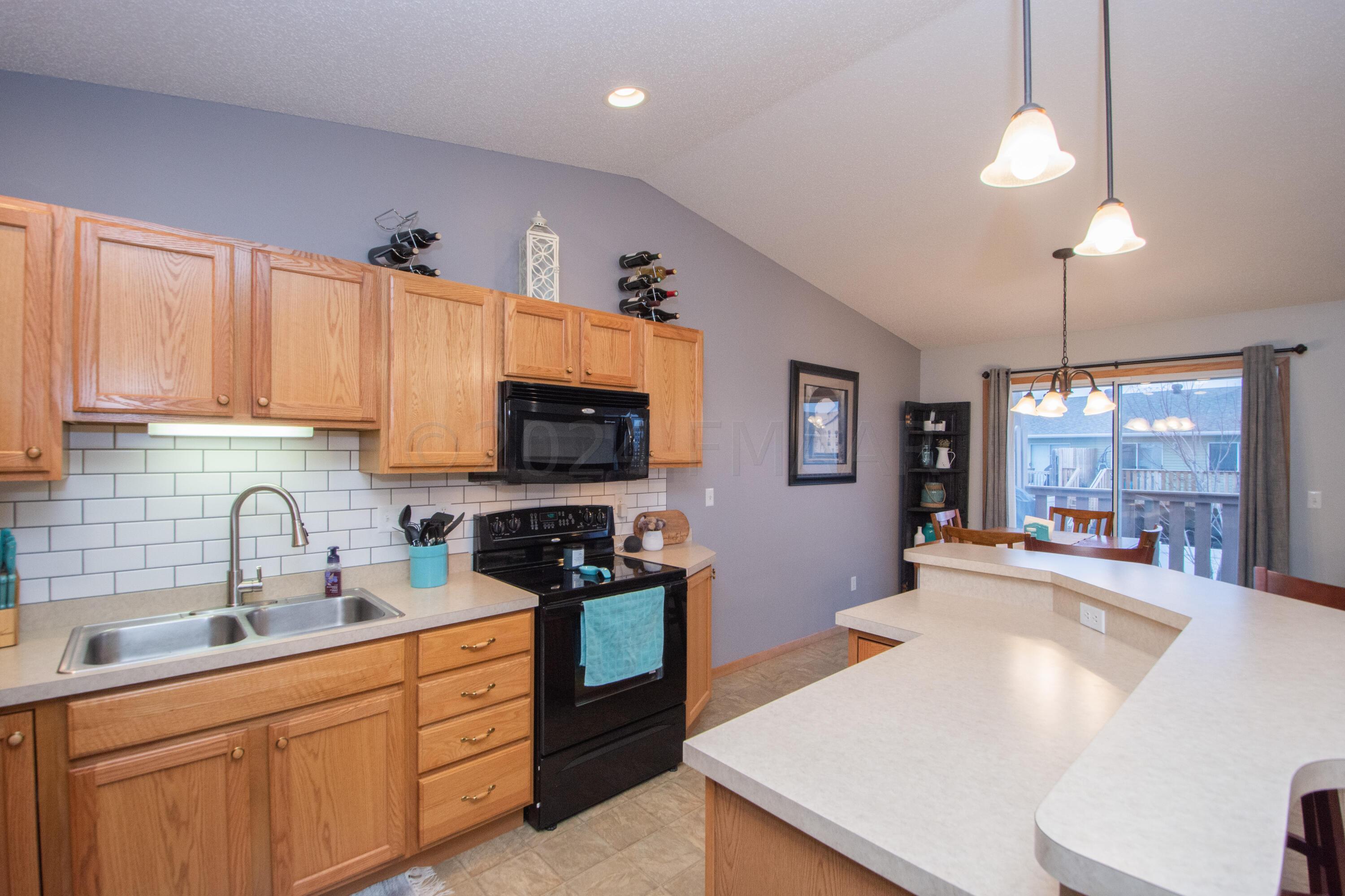 Kitchen & Island