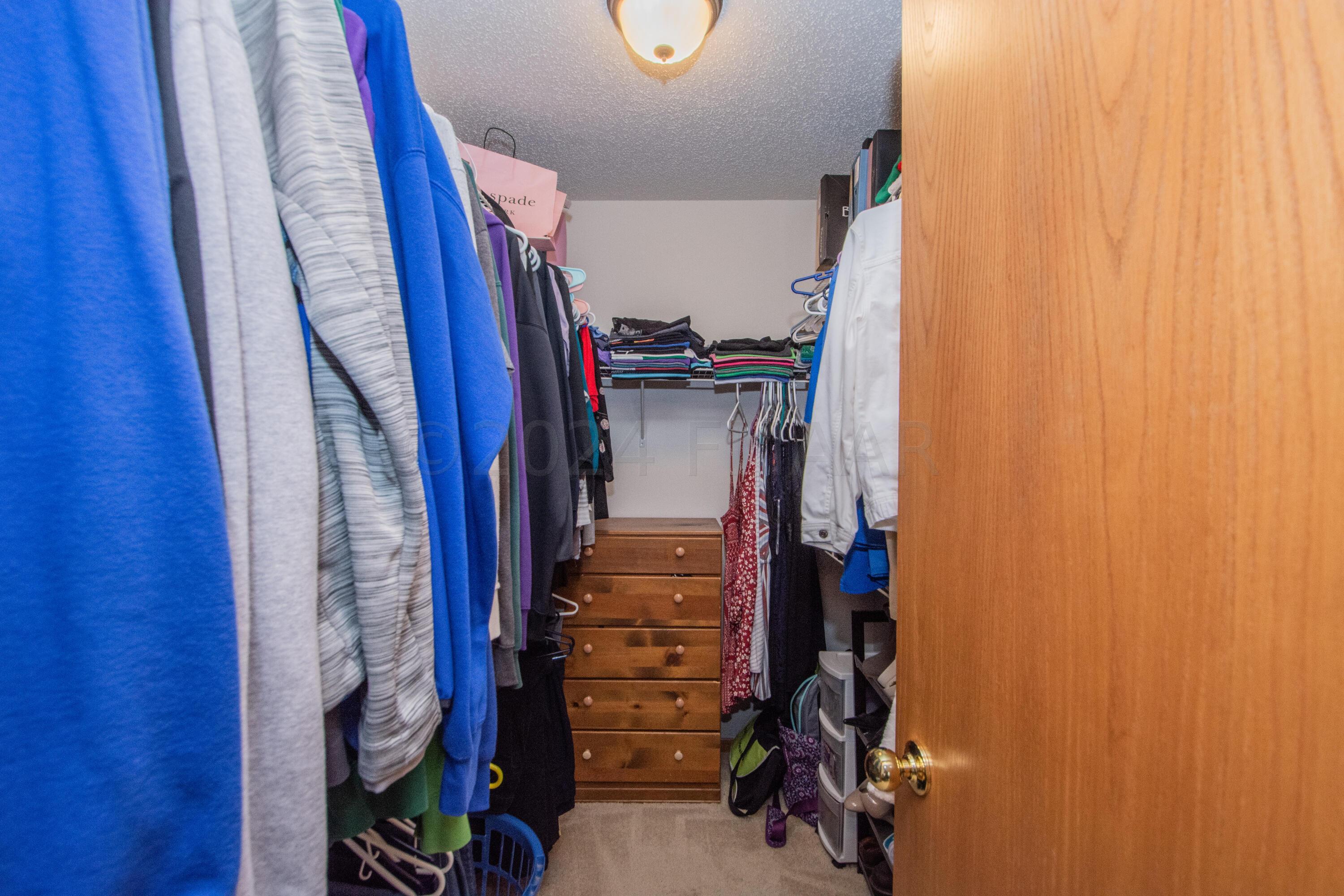 Masterbedroom Closet