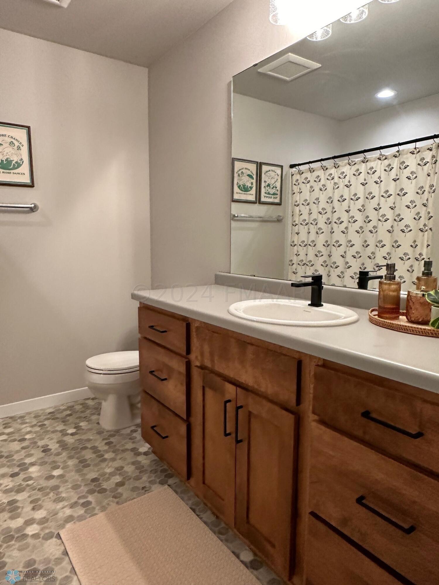 LL Full Bath