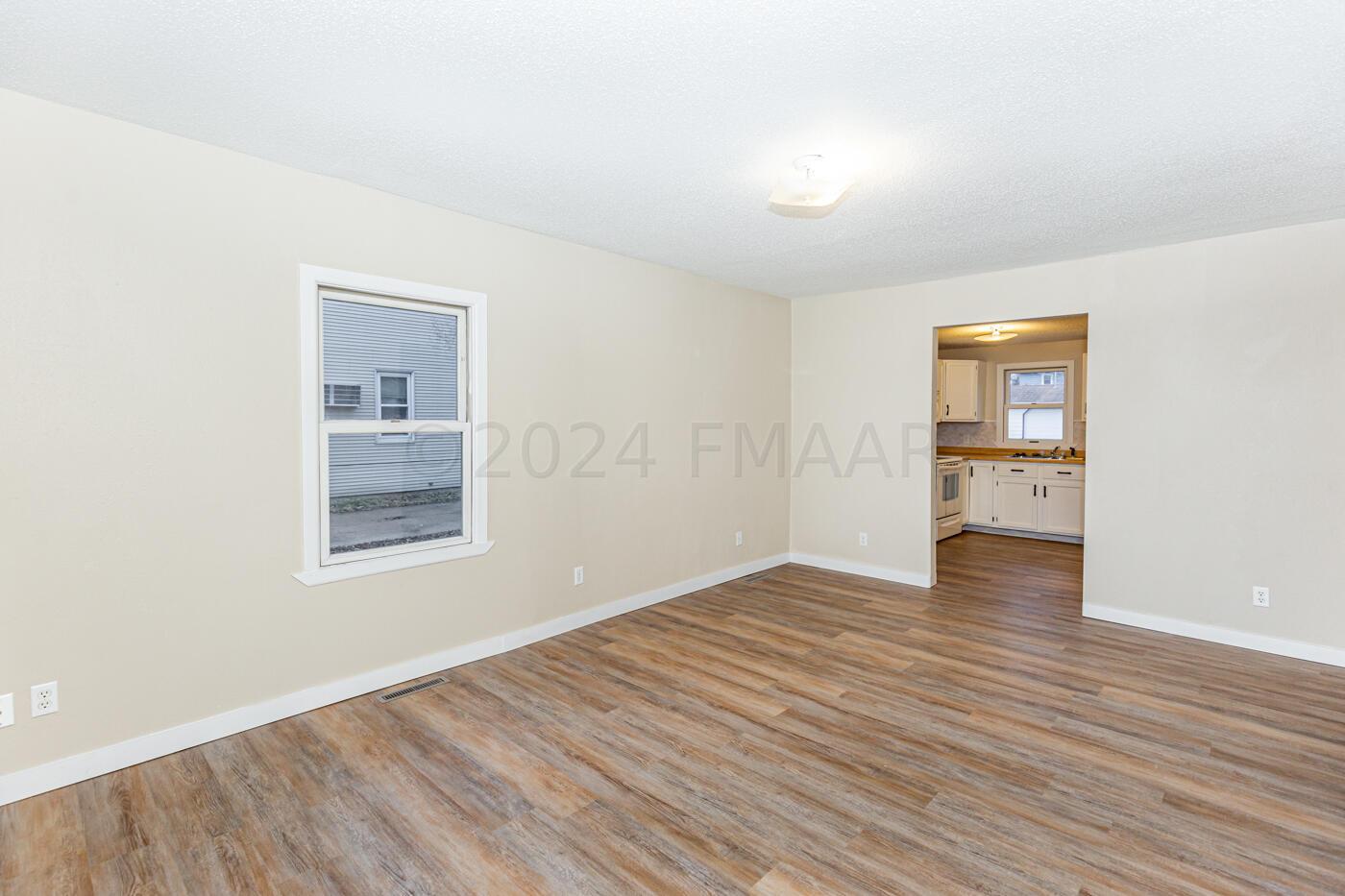 Family Rm to Kitchen