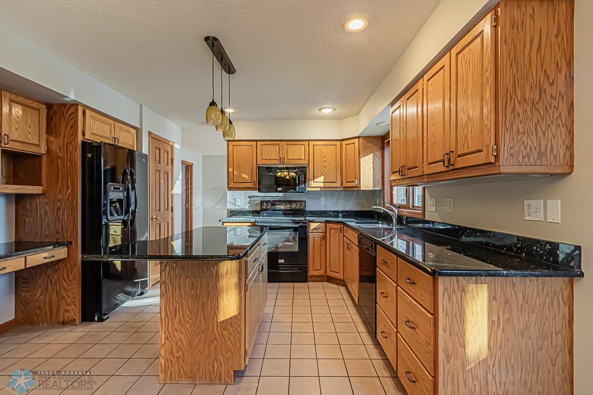2908 38 1_2 Ave S, Fargo, ND-05
