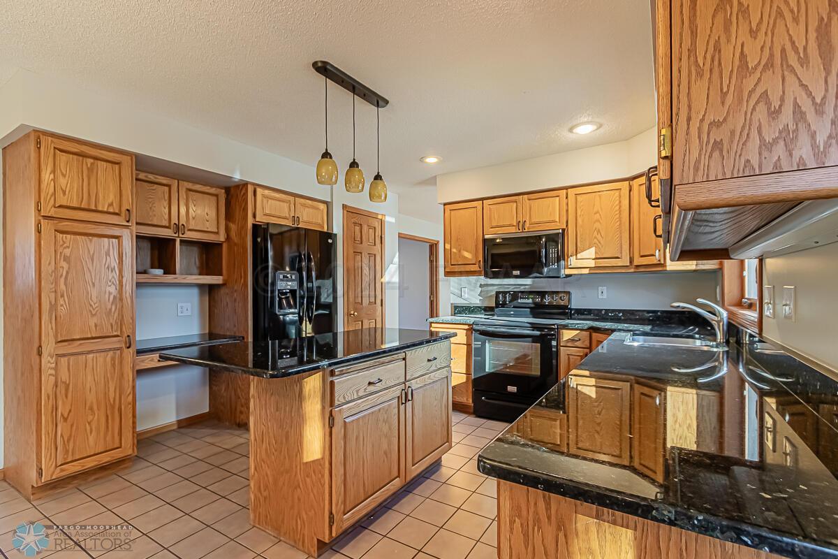 2908 38 1_2 Ave S, Fargo, ND-06