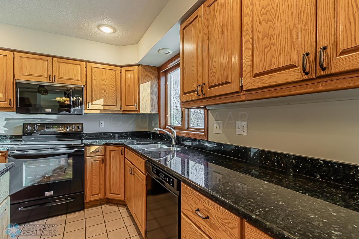 2908 38 1_2 Ave S, Fargo, ND-09