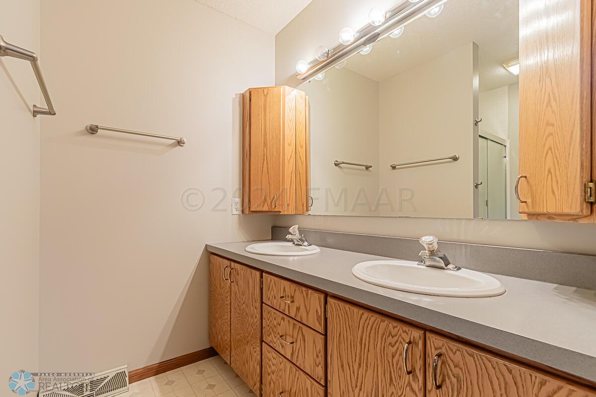 2908 38 1_2 Ave S, Fargo, ND-27