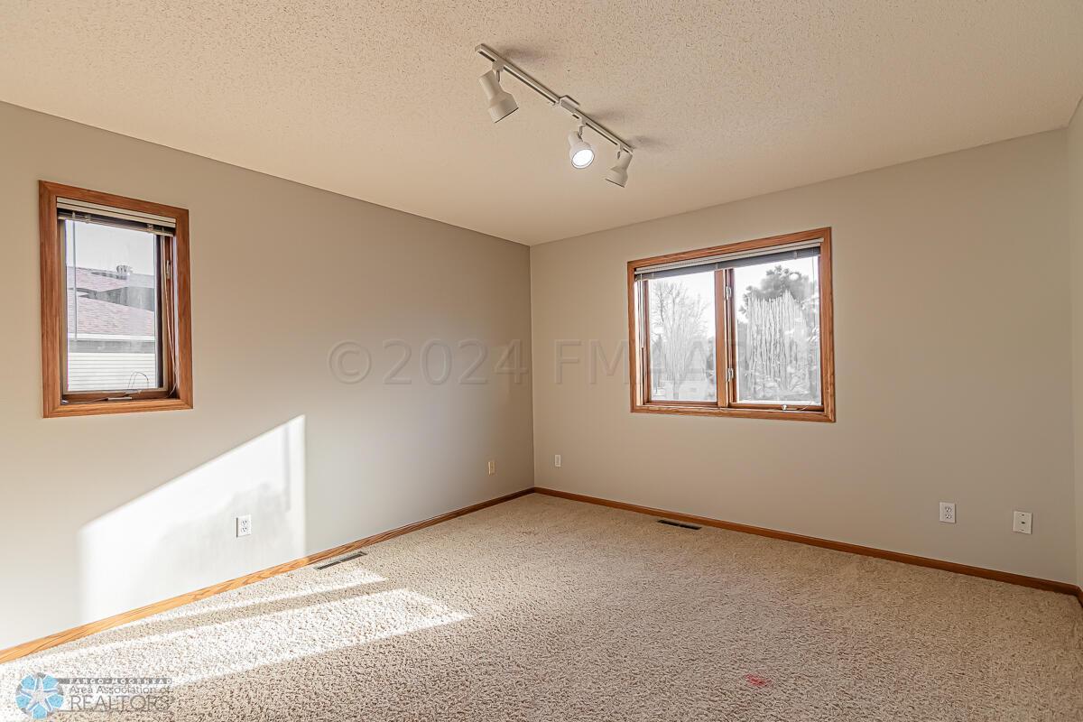 2908 38 1_2 Ave S, Fargo, ND-33