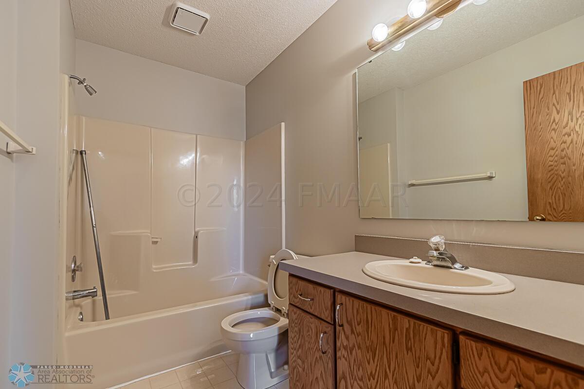 2908 38 1_2 Ave S, Fargo, ND-36