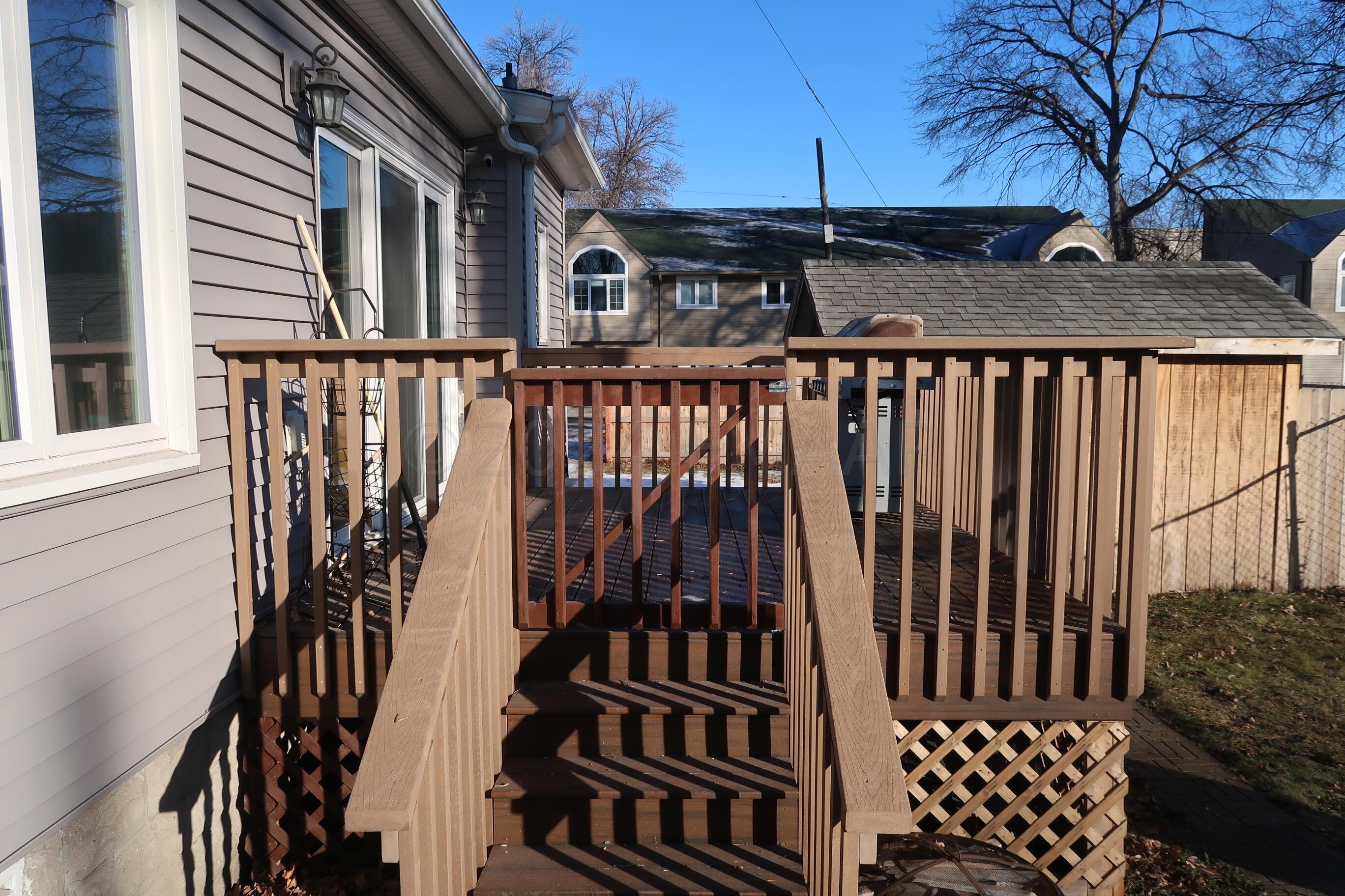 1015 5th Ave. - 5 - Maintenance Free dec