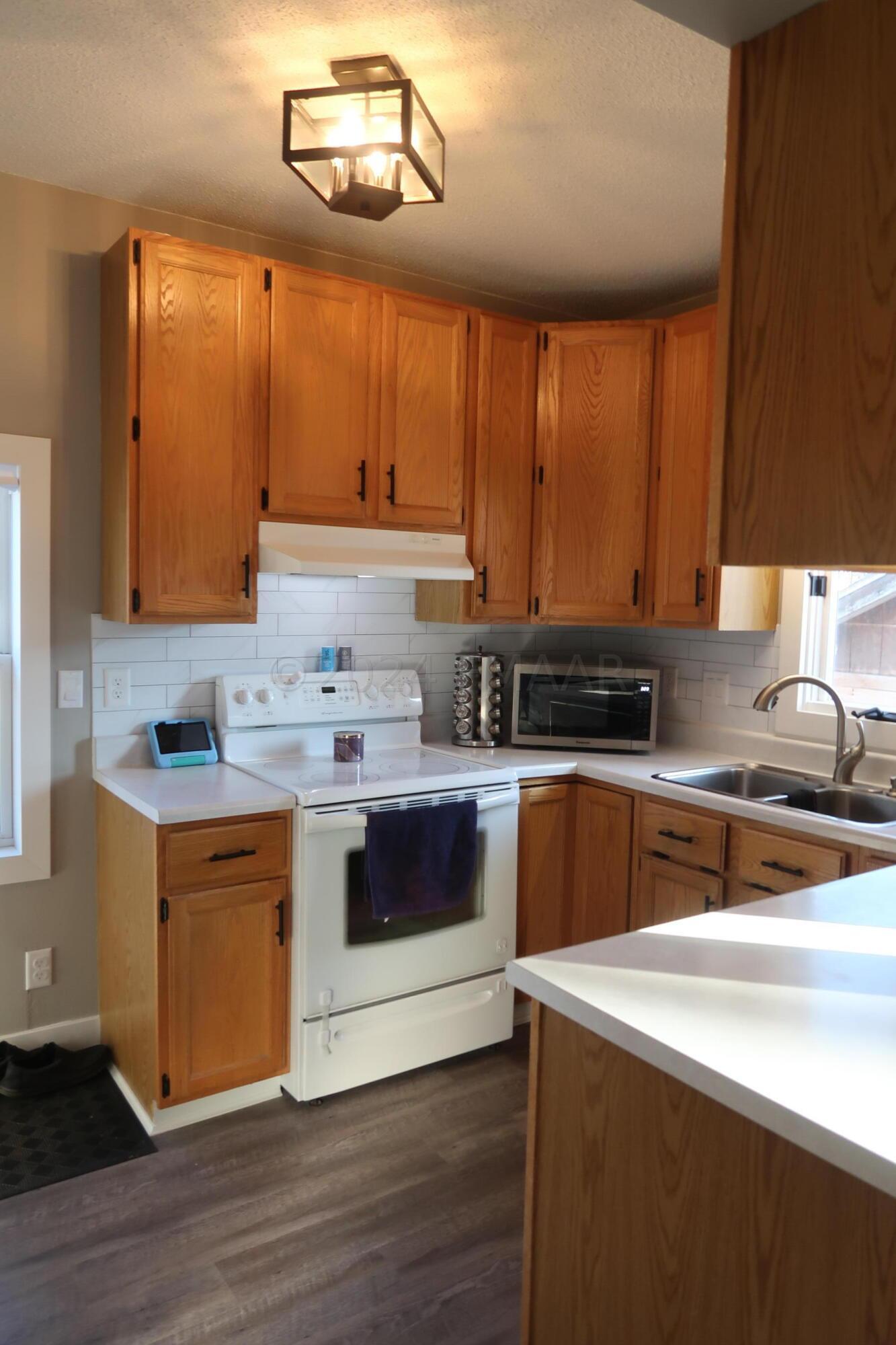 1015 5th Ave. - 13 - Kitchen pic 1