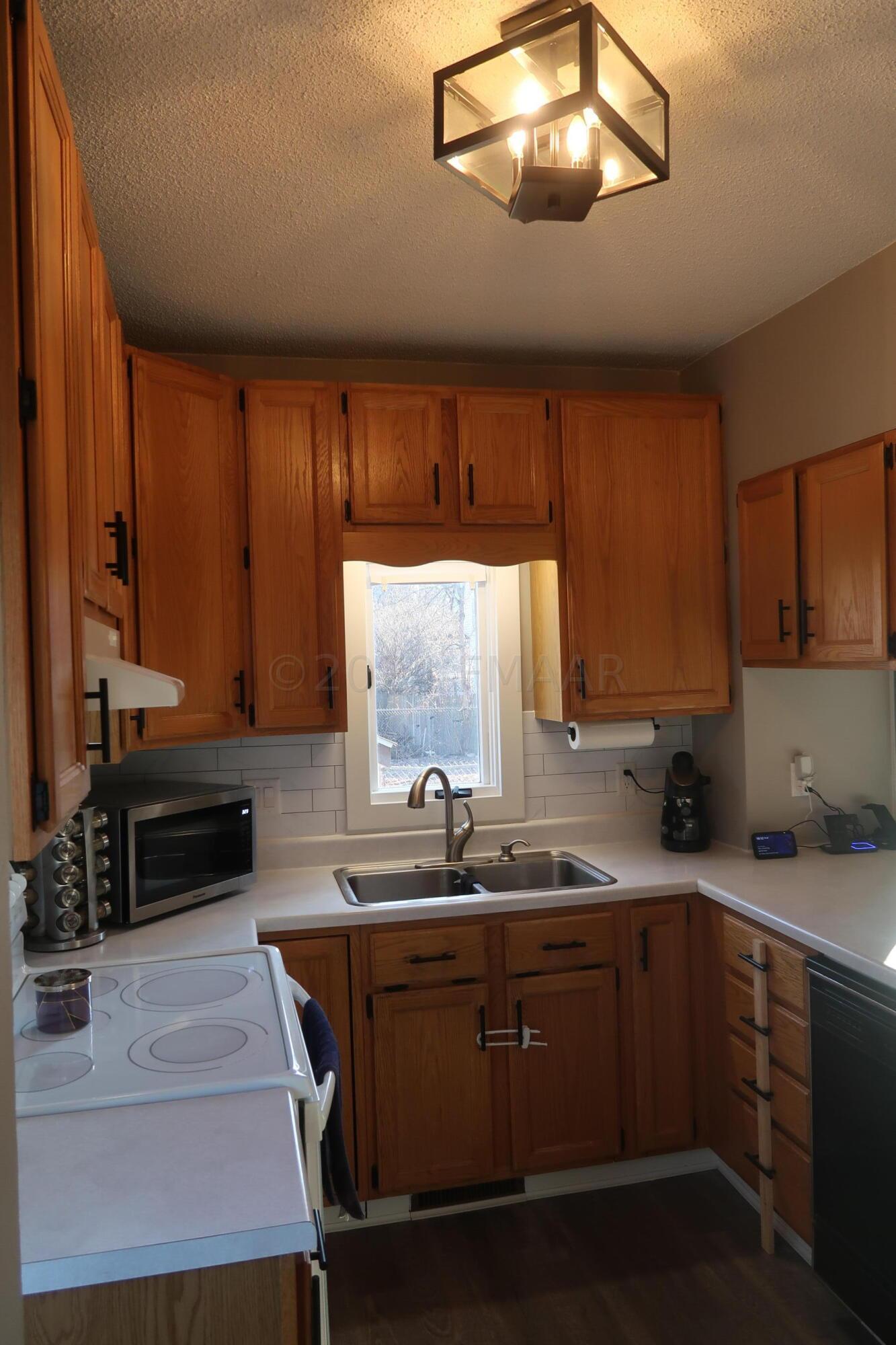1015 5th Ave. - 15 - Kitchen pic 3