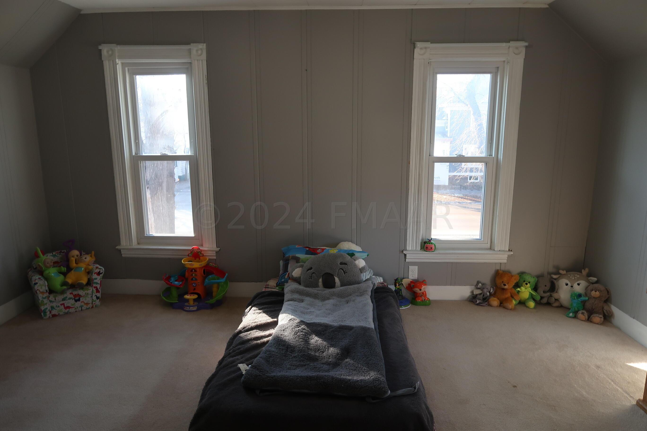1015 5th Ave. - 25 - Uppr Lvl Bdrm 1 pic