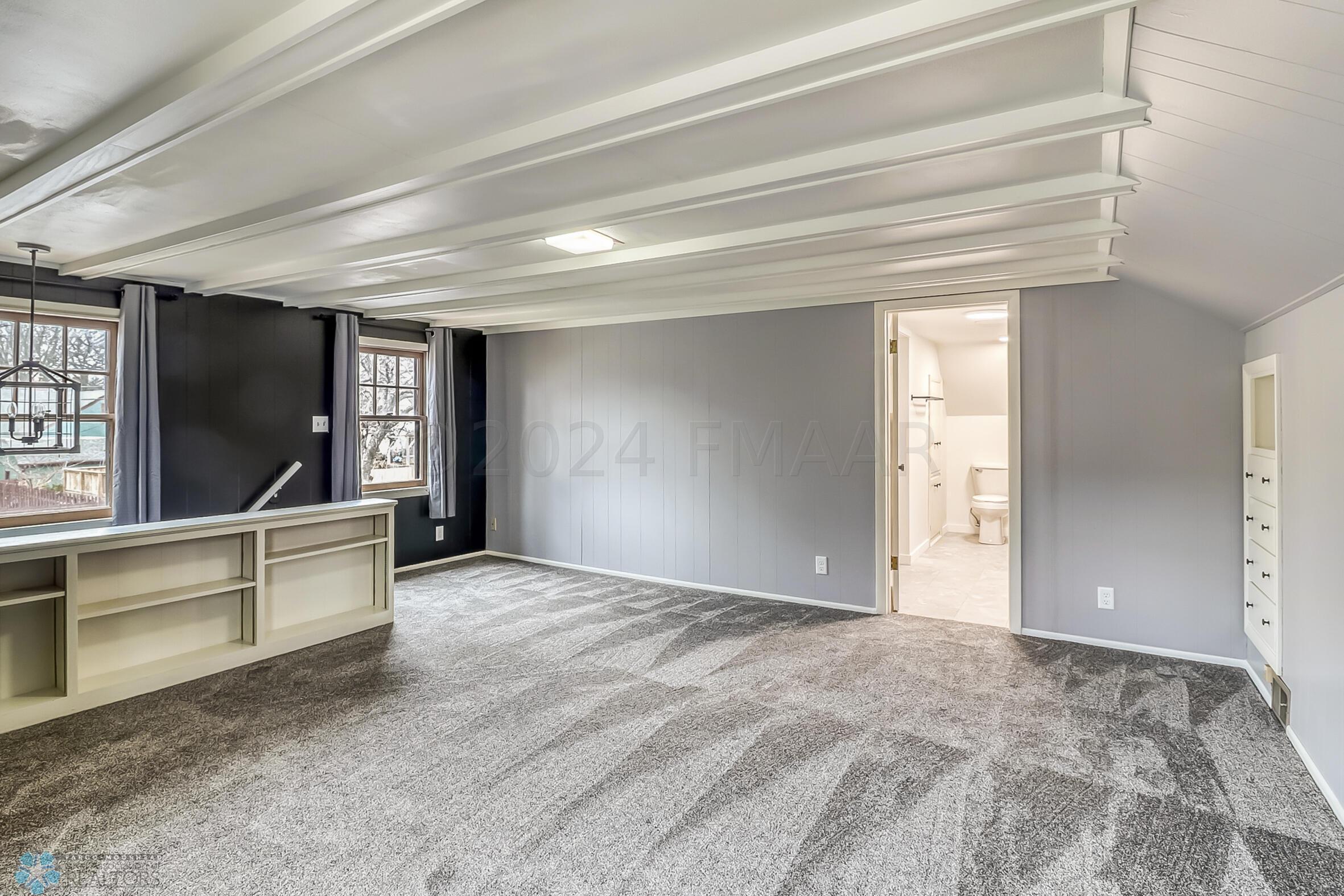 Primary Bedroom1_2