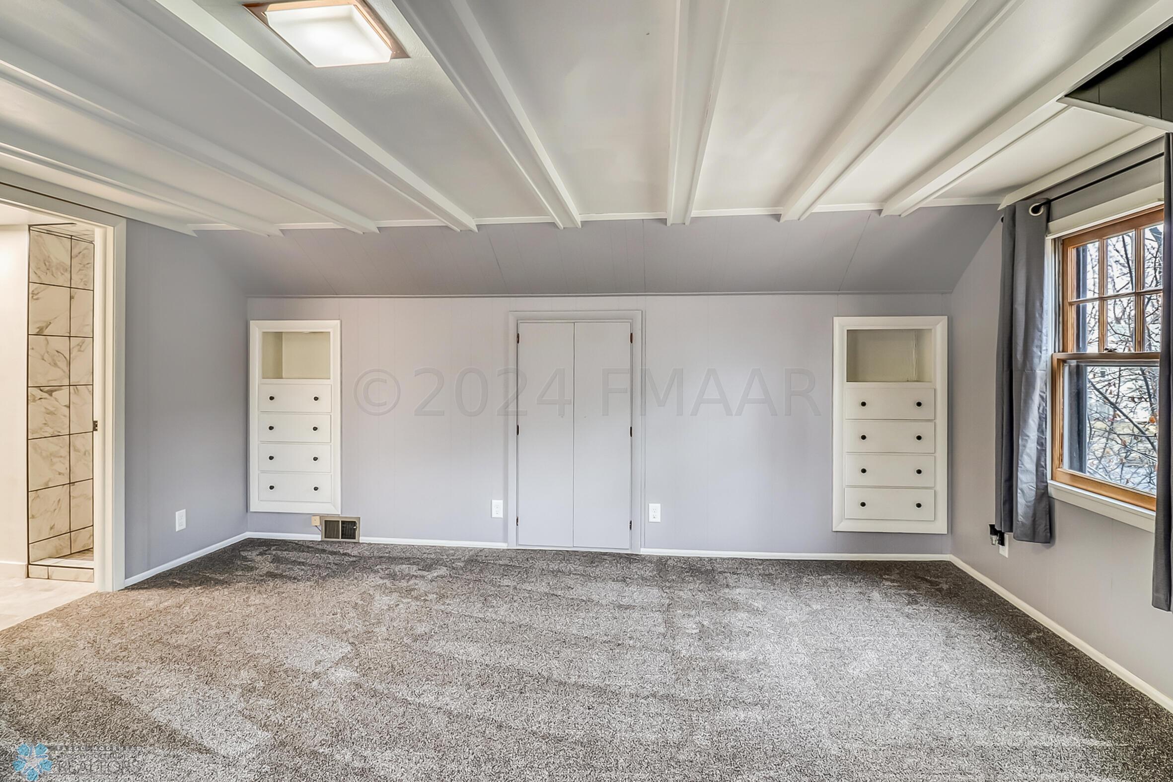 Primary Bedroom1_4