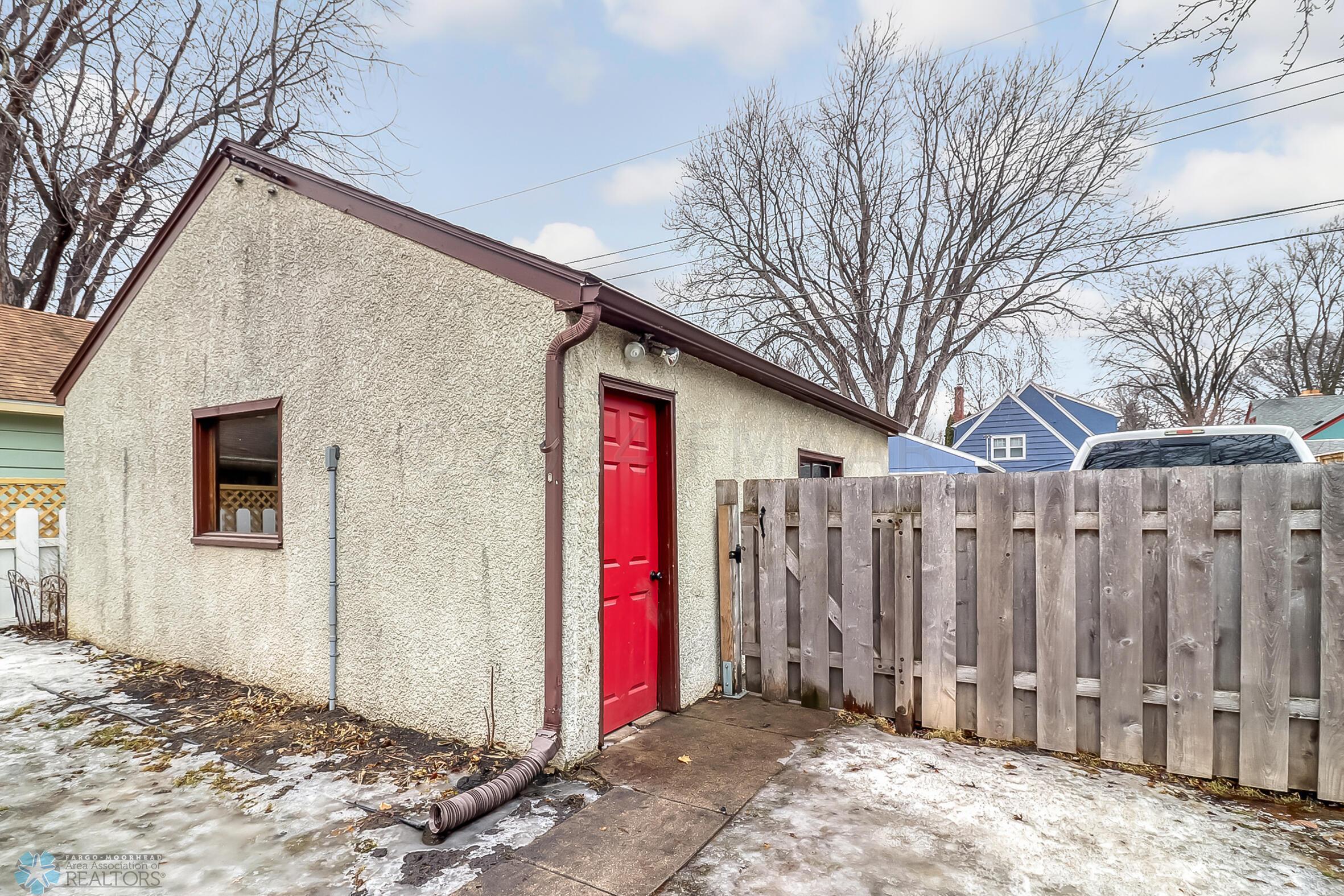 Garage_exterior1_2
