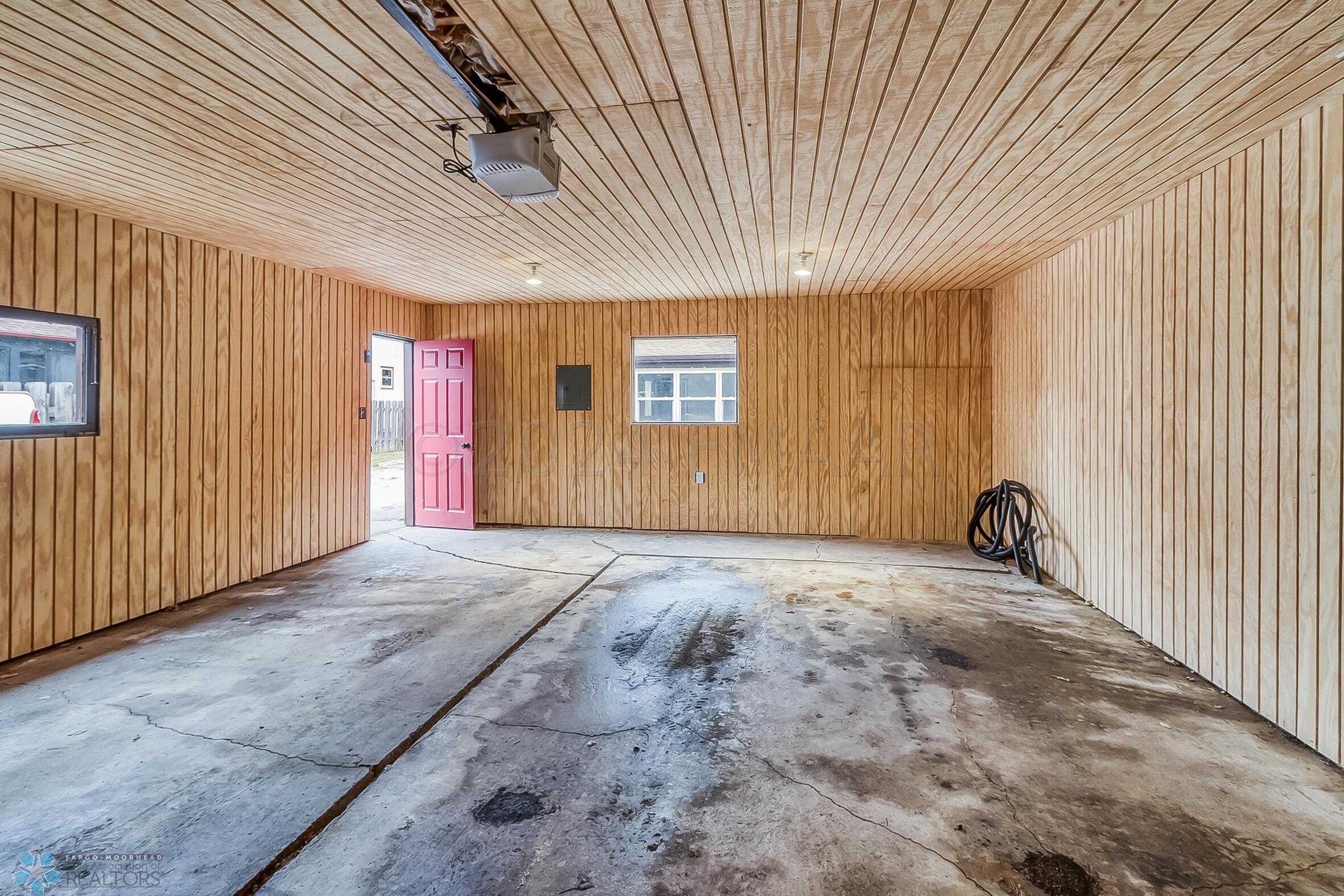 Garage_interior1_2