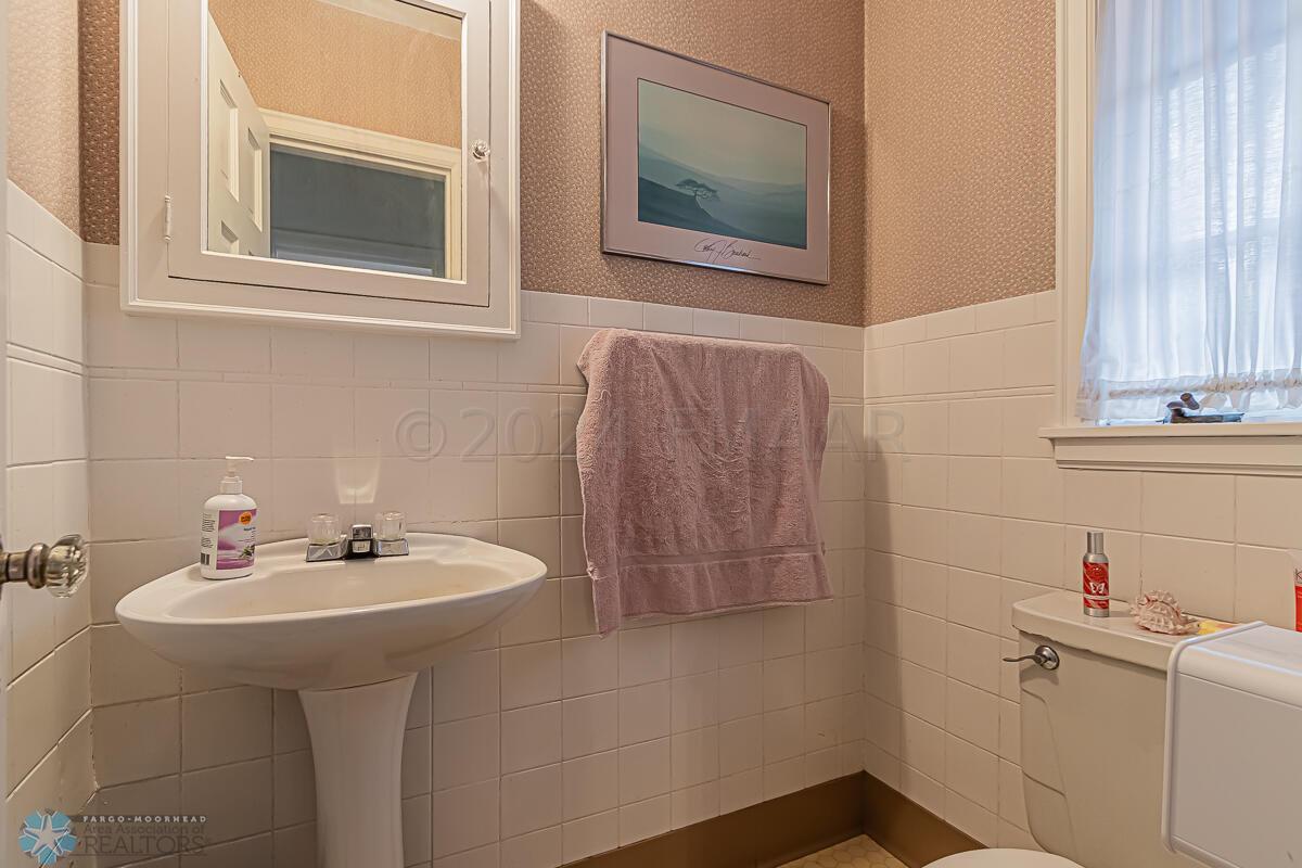 1/2 Bathroom