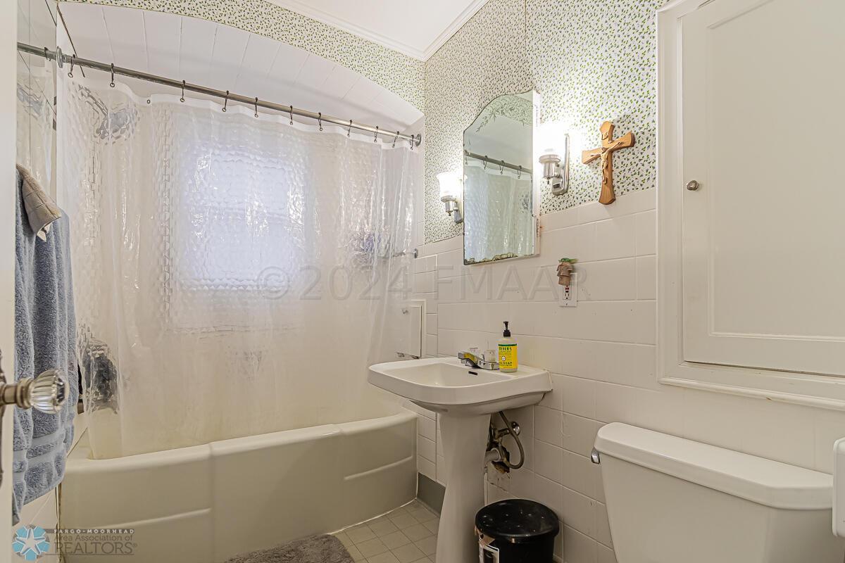 Upper level bathroom