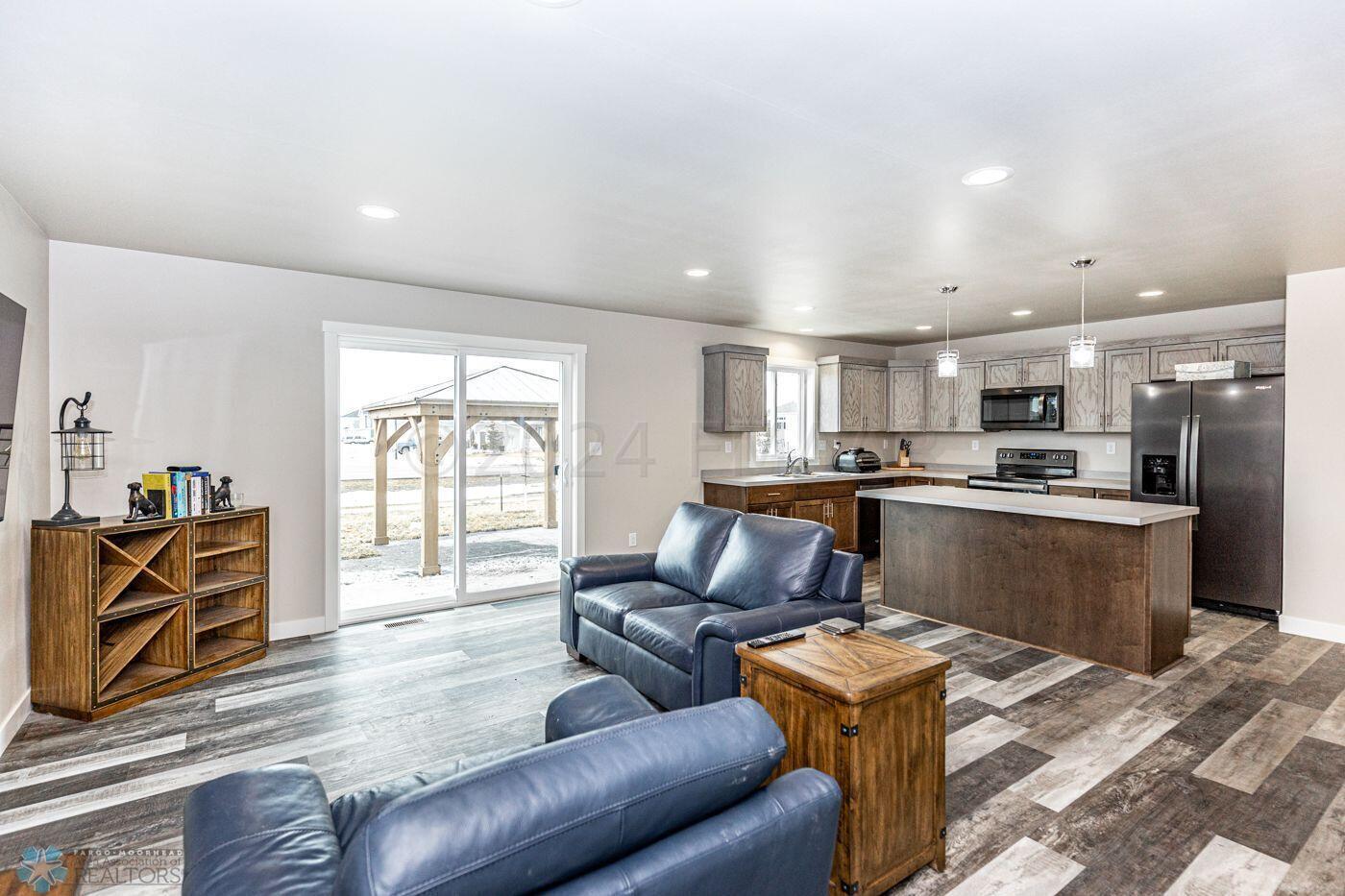 LR/Kitchen