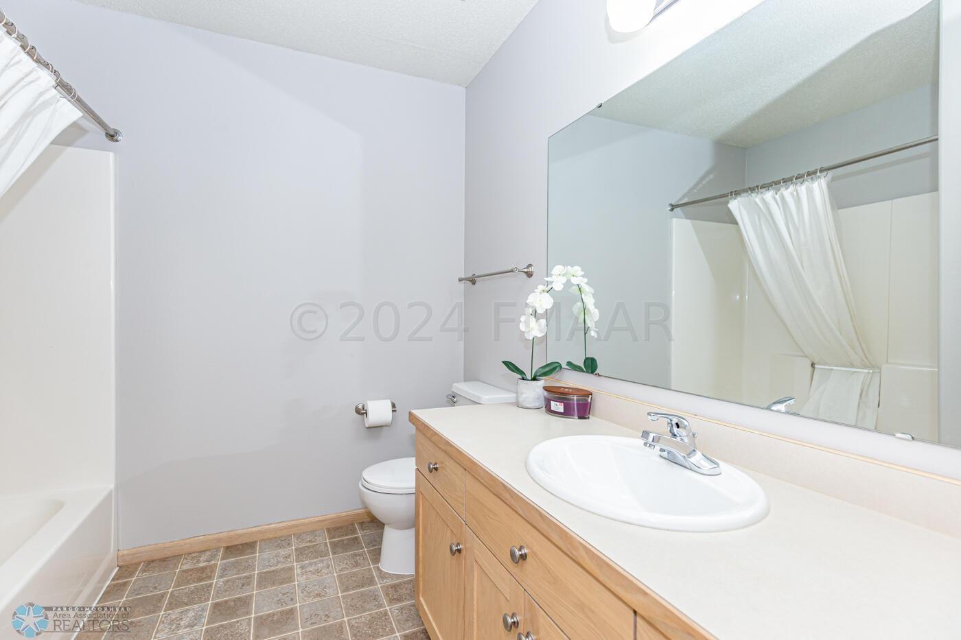 2nd Upstairs Bathrooom