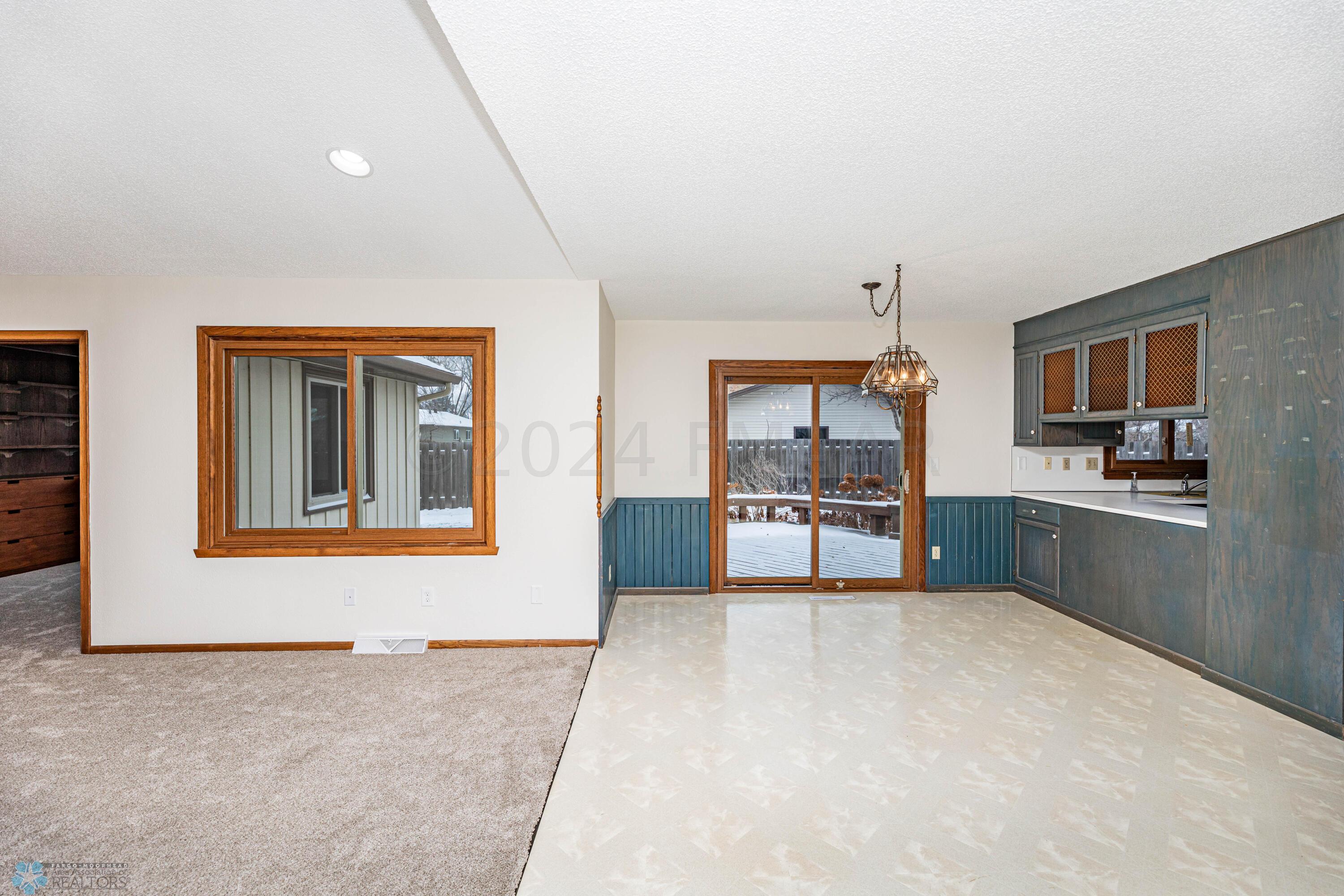 Kitchen eating area